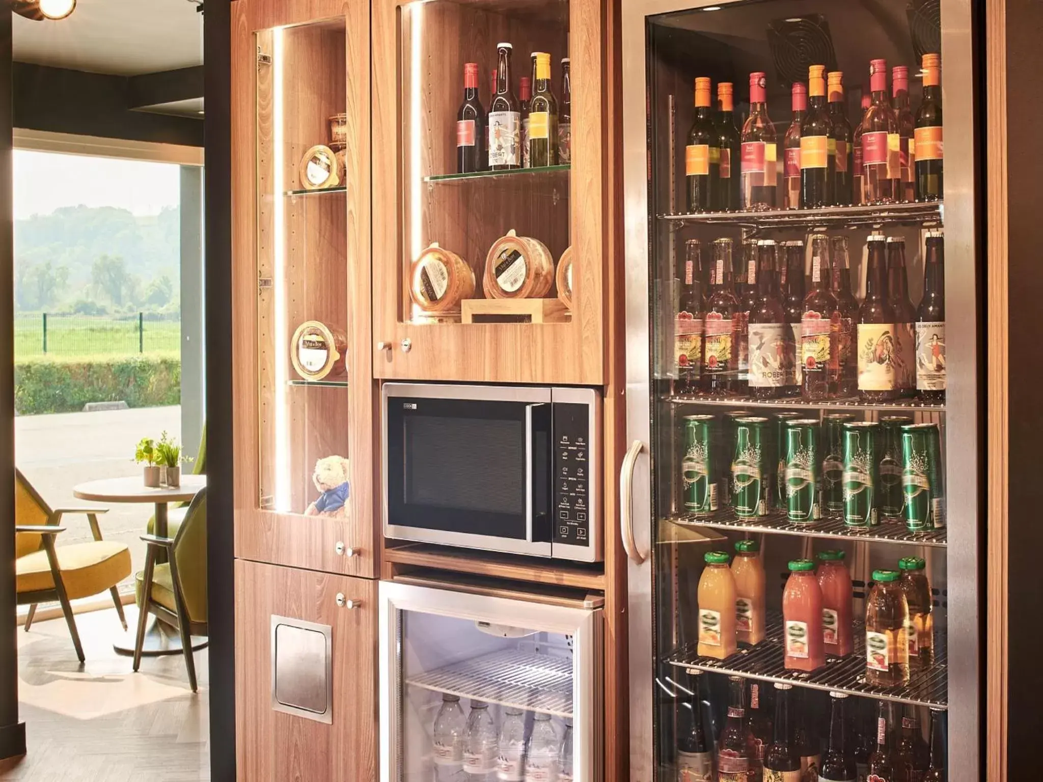 Lounge or bar in Kyriad Rouen Sud - Val de Reuil Lounge or bar in Kyriad Rouen Sud - Val de Reuil