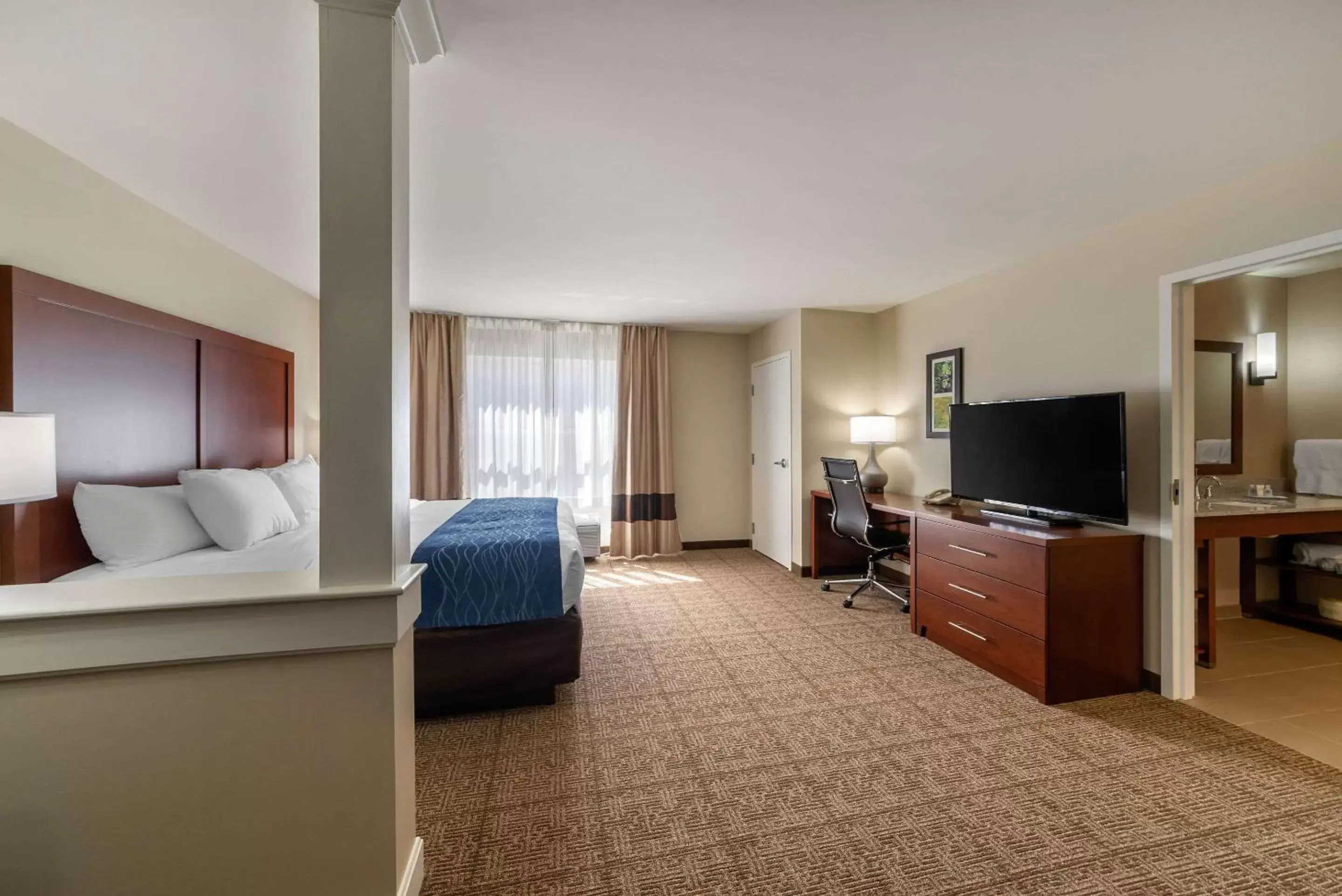 Photo of the whole room, TV/Entertainment Center in Comfort Inn & Suites Northern Kentucky