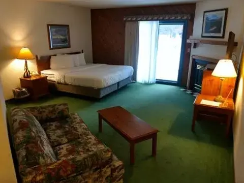 Bed in Whitetail Lodge