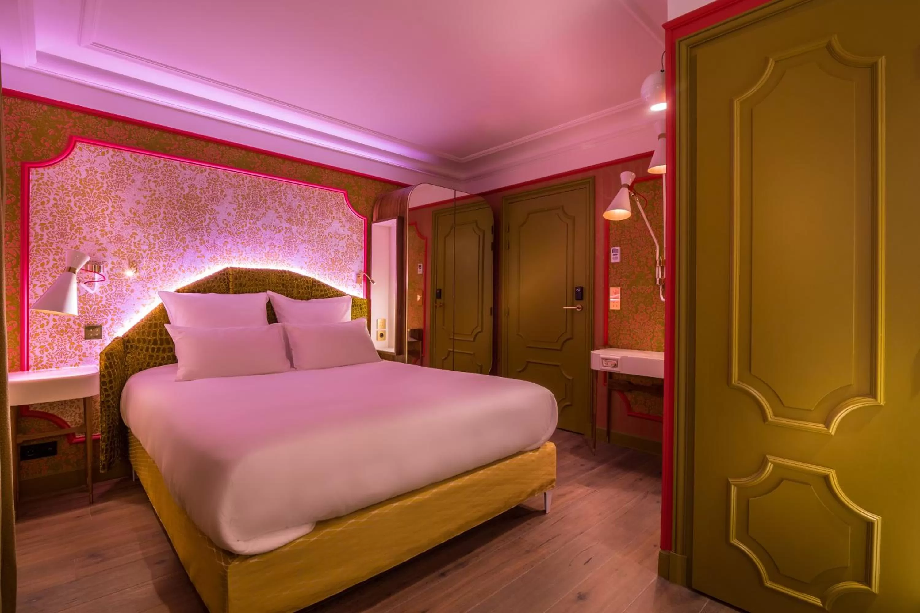 Bedroom, Bed in Idol Hotel