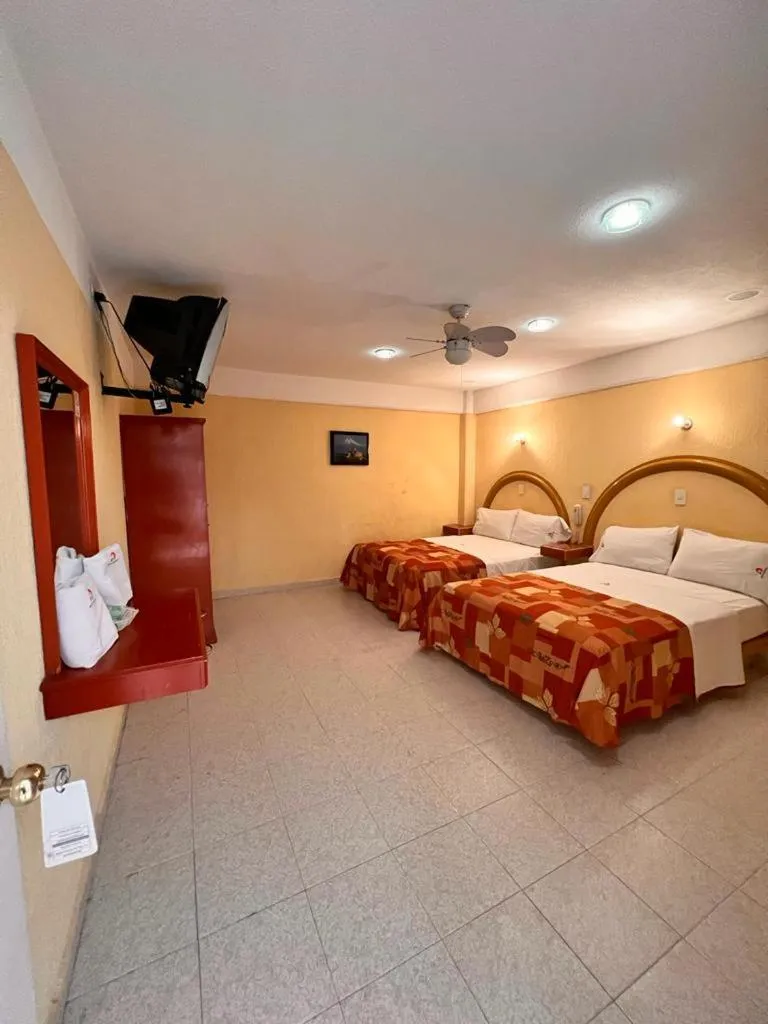 Bedroom, Bed in Hotel Central