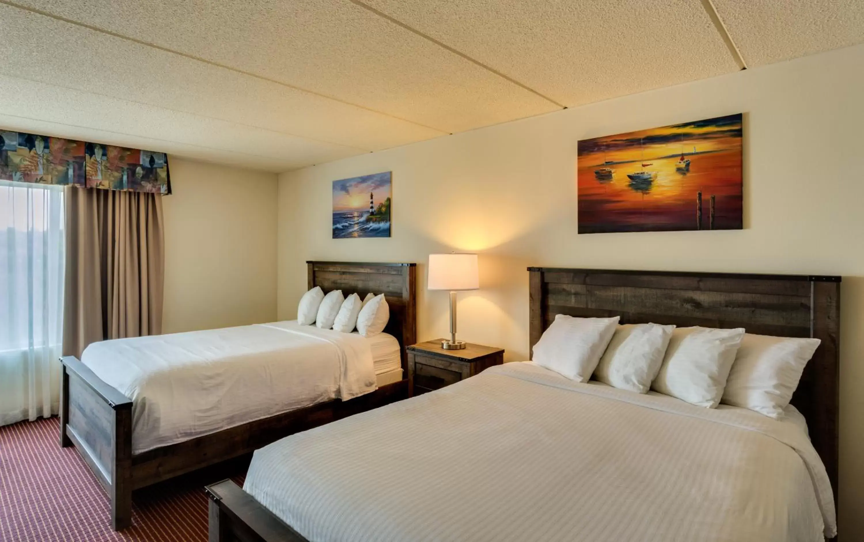 Photo of the whole room, Bed in Harbor Shores on Lake Geneva