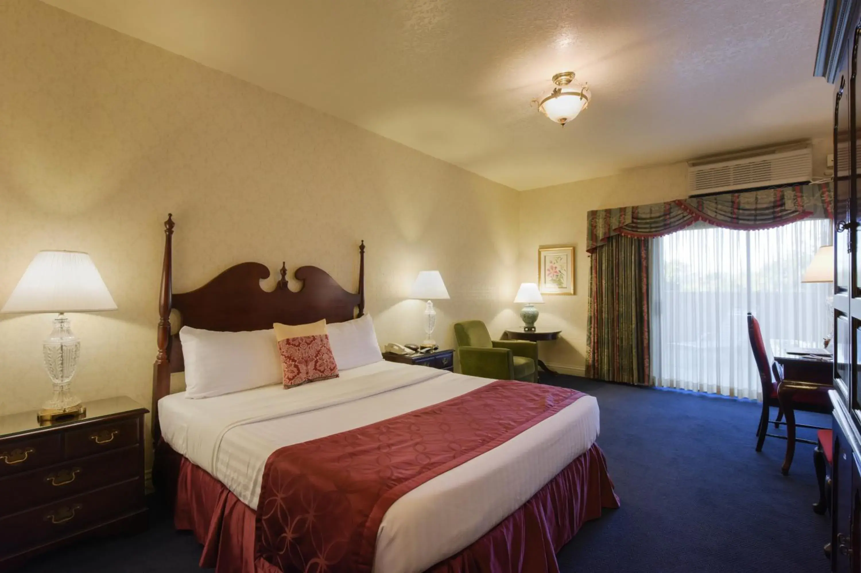 Bedroom, Bed in Carlyle Hotel