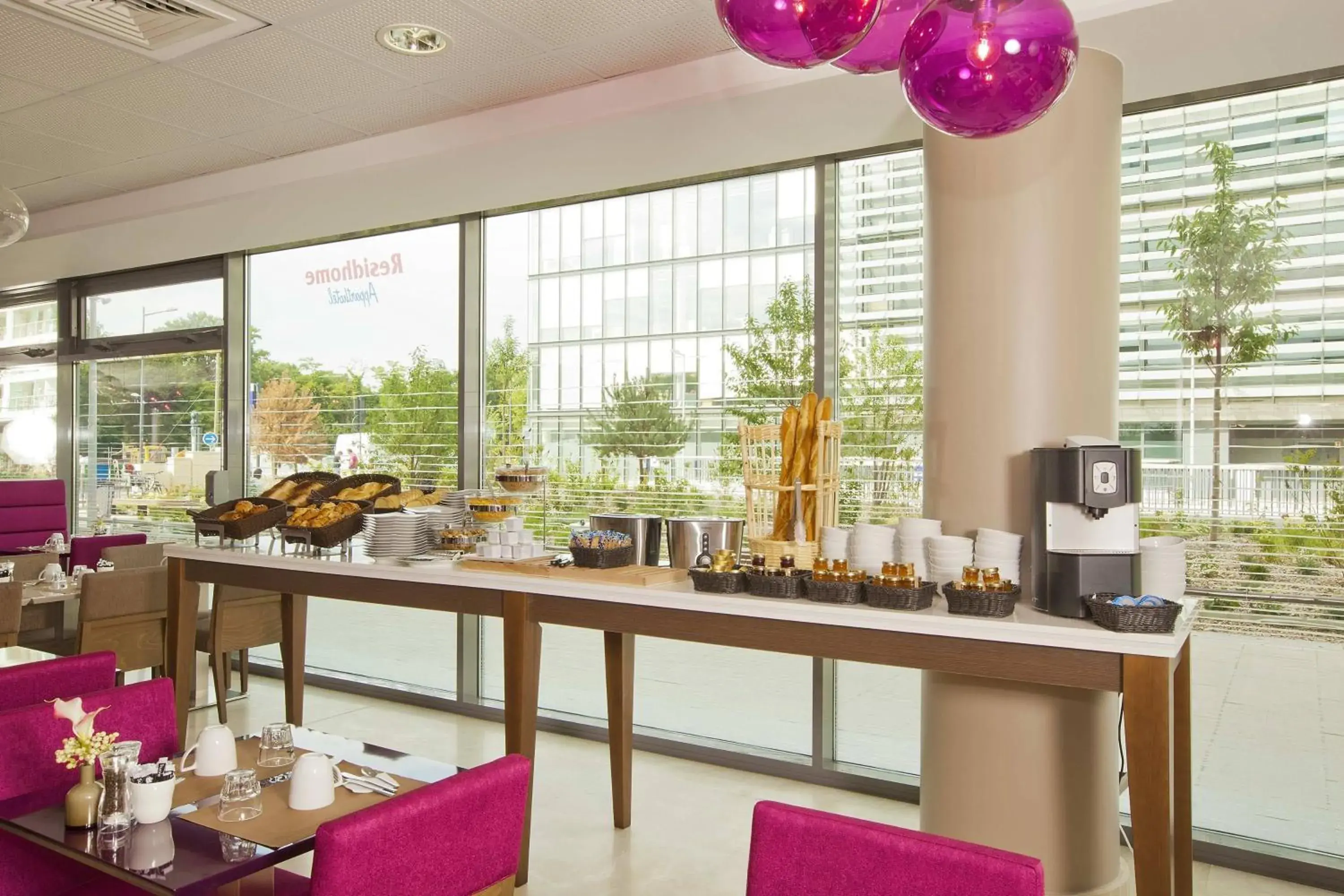 Restaurant/places to eat in Residhome Paris Issy Les Moulineaux Restaurant/places to eat in Residhome Paris Issy Les Moulineaux