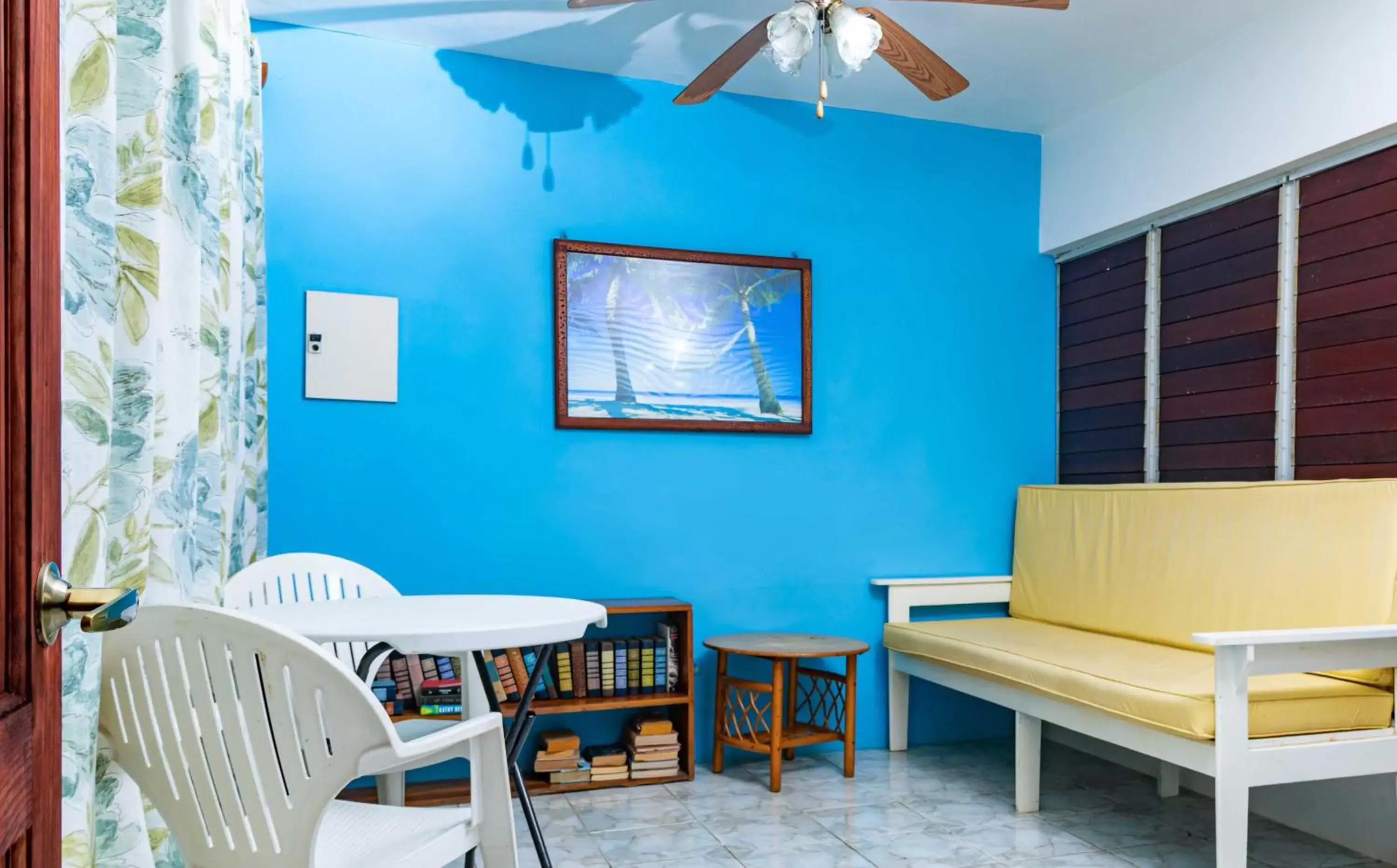 Living room, Dining Area in Yellow Bird Sea