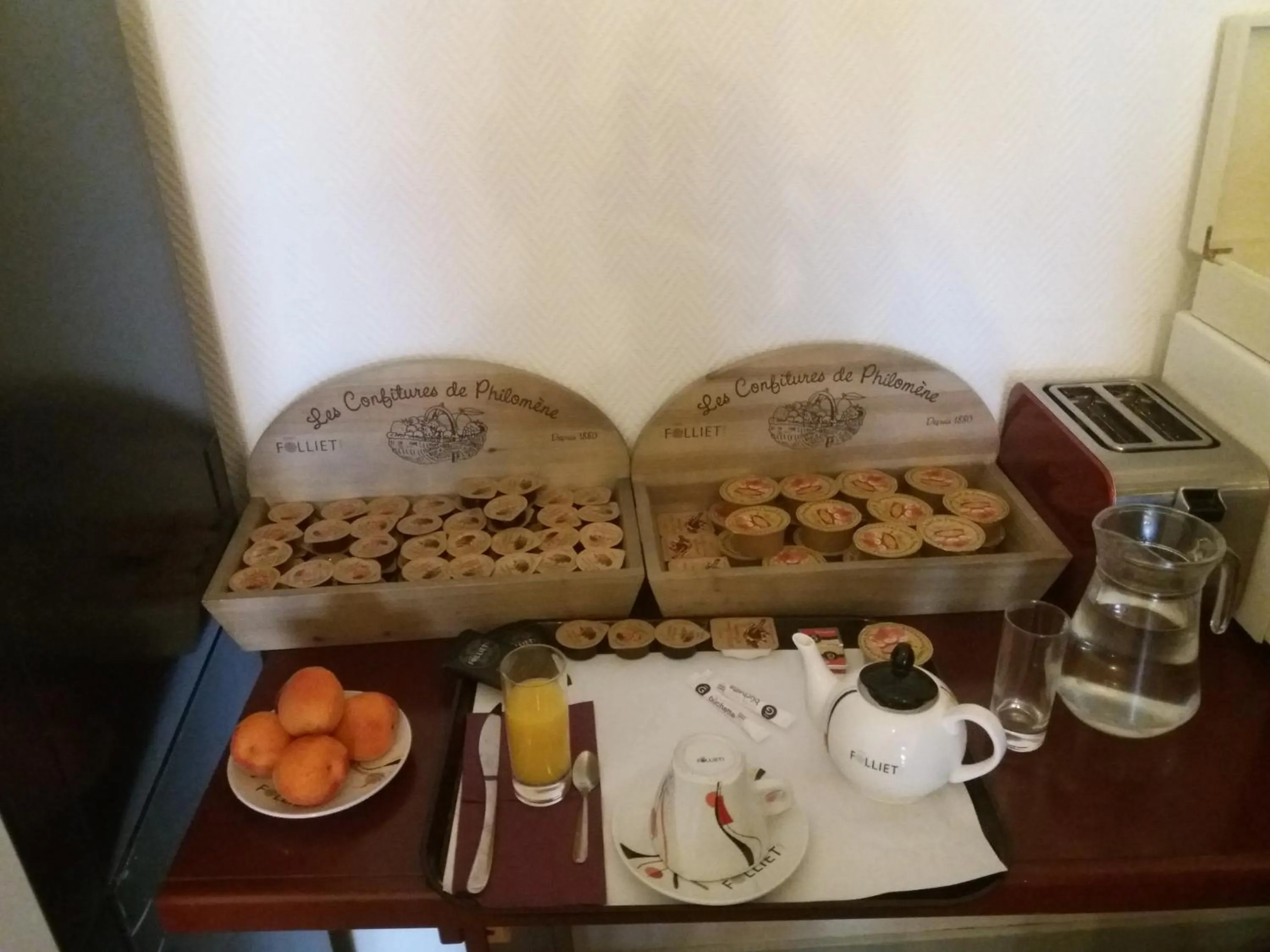 Continental breakfast in Le Clémenceau Hôtel et Appart 'hôtel "Gare Sncf" centre ville