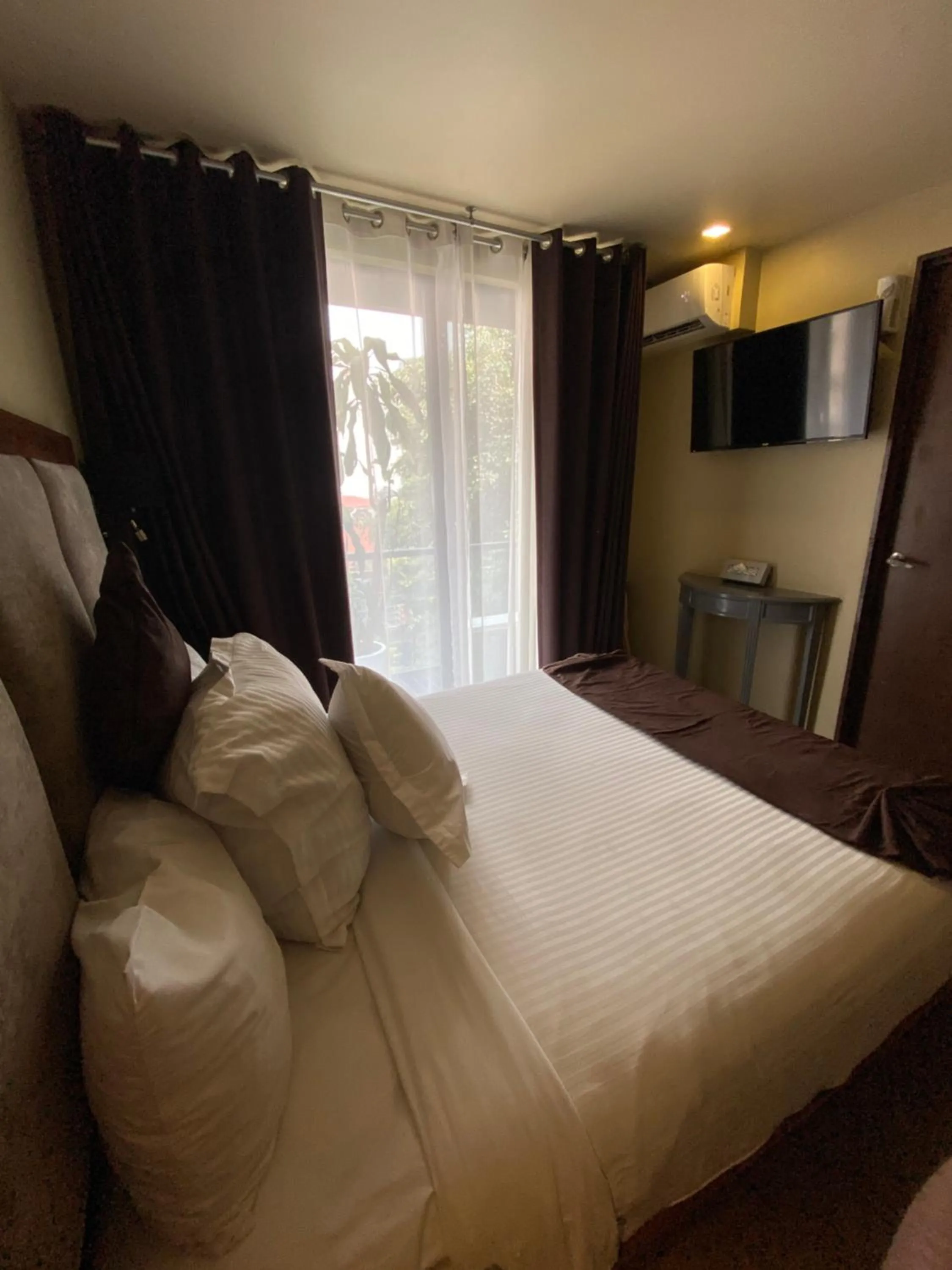 Bed in Suites Lerma 205