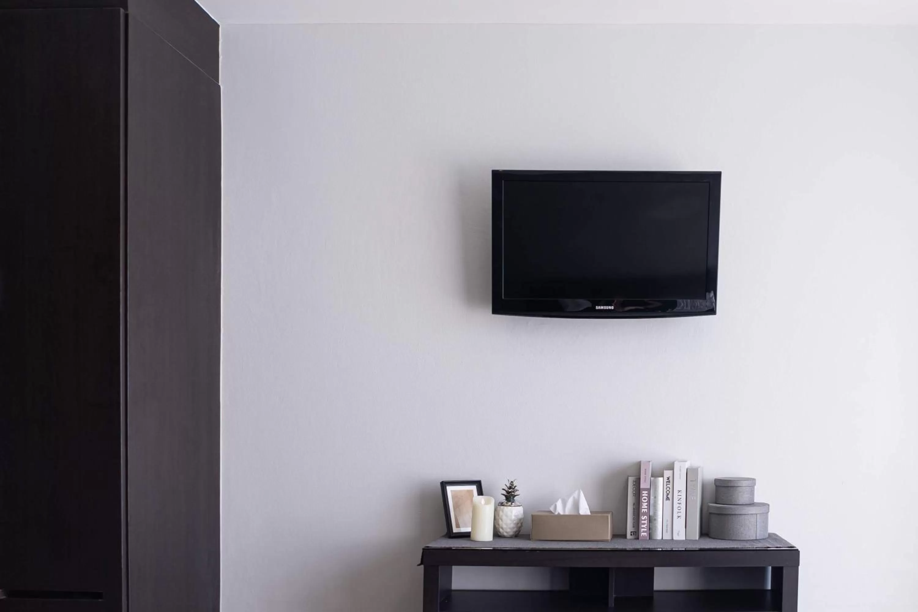 TV and multimedia in Ploen Place Residence