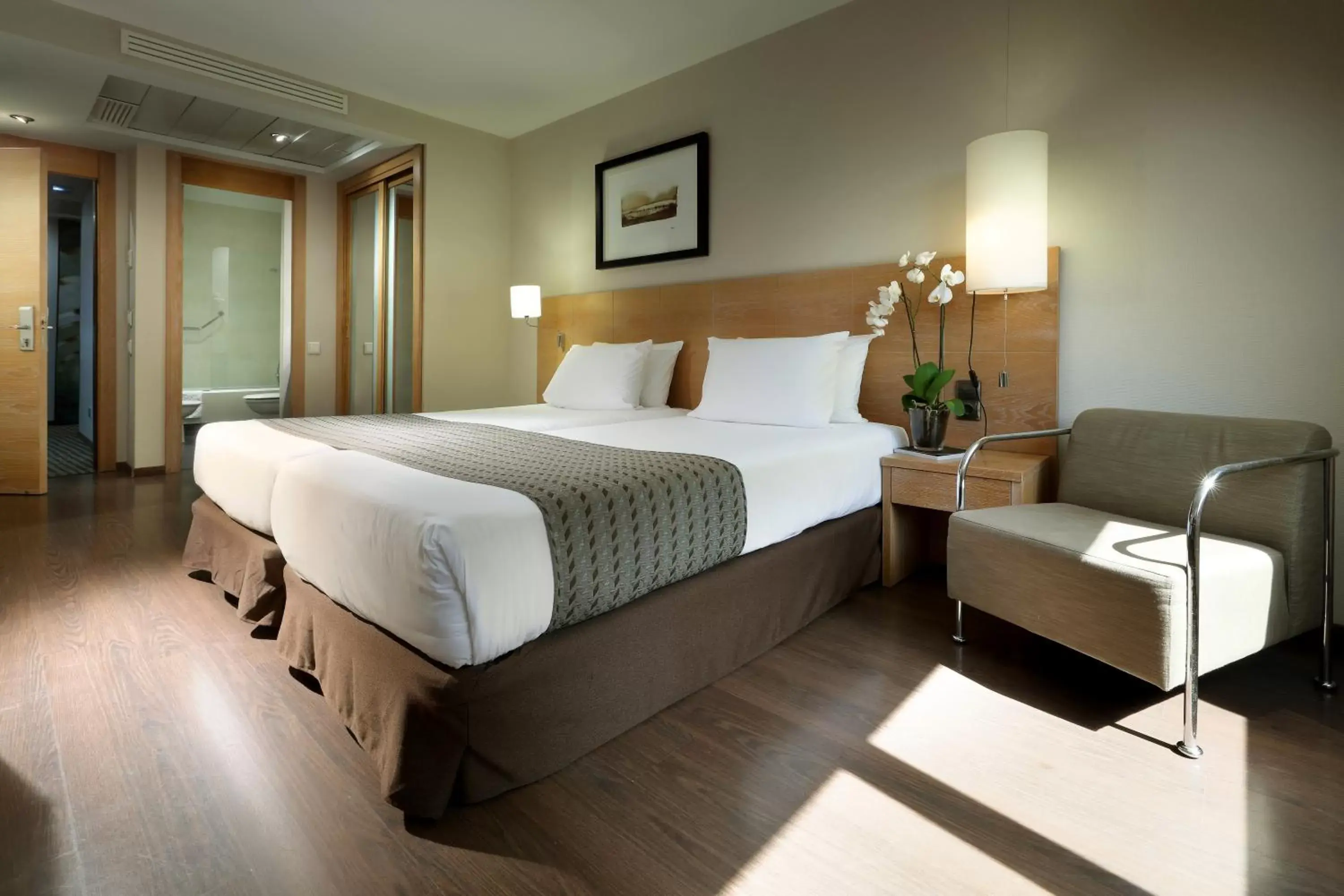 Photo of the whole room, Bed in Eurostars Lucentum