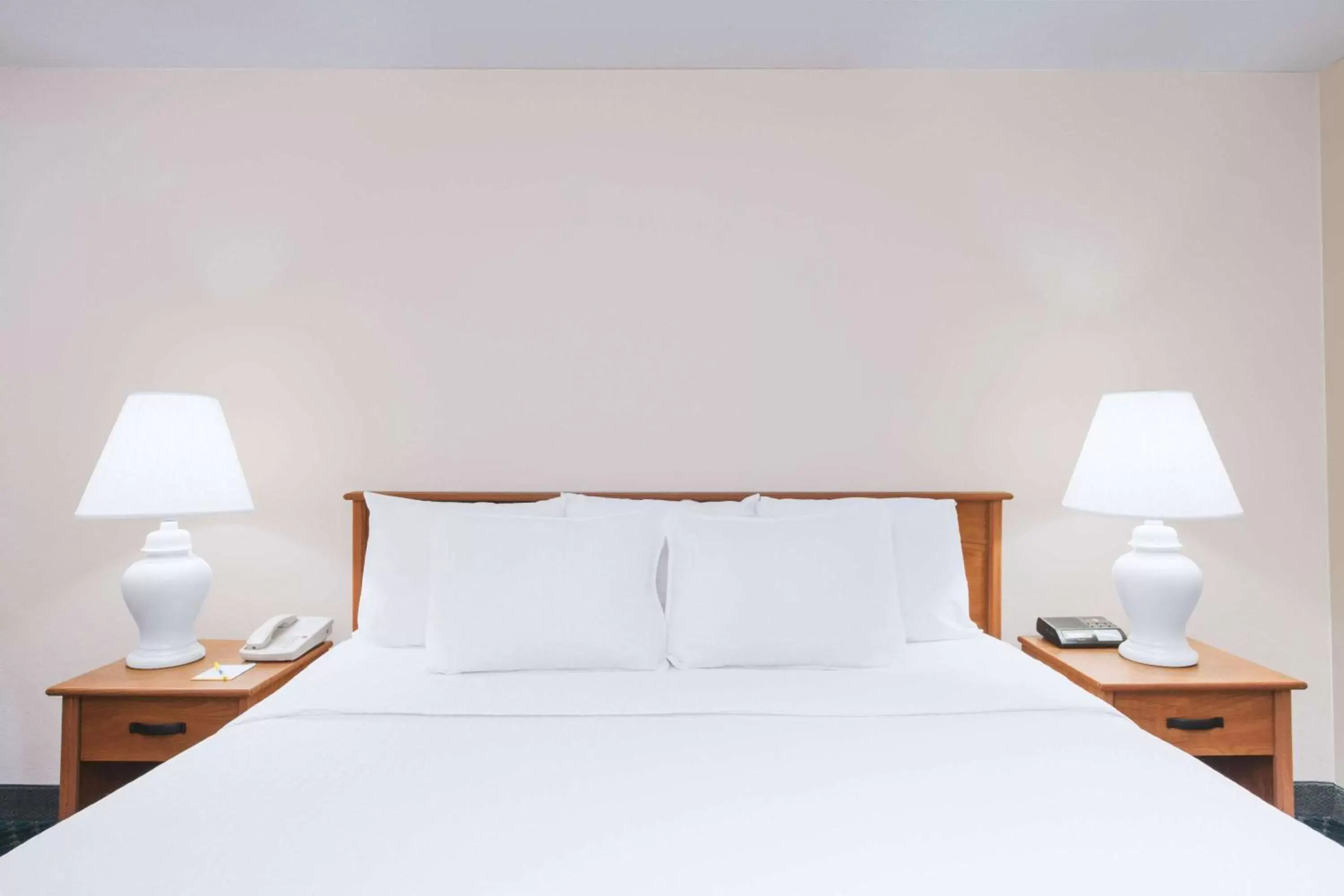 King Room - Mobility Access/Non-Smoking in Days Inn by Wyndham Wytheville King Room - Mobility Access/Non-Smoking in Days Inn by Wyndham Wytheville