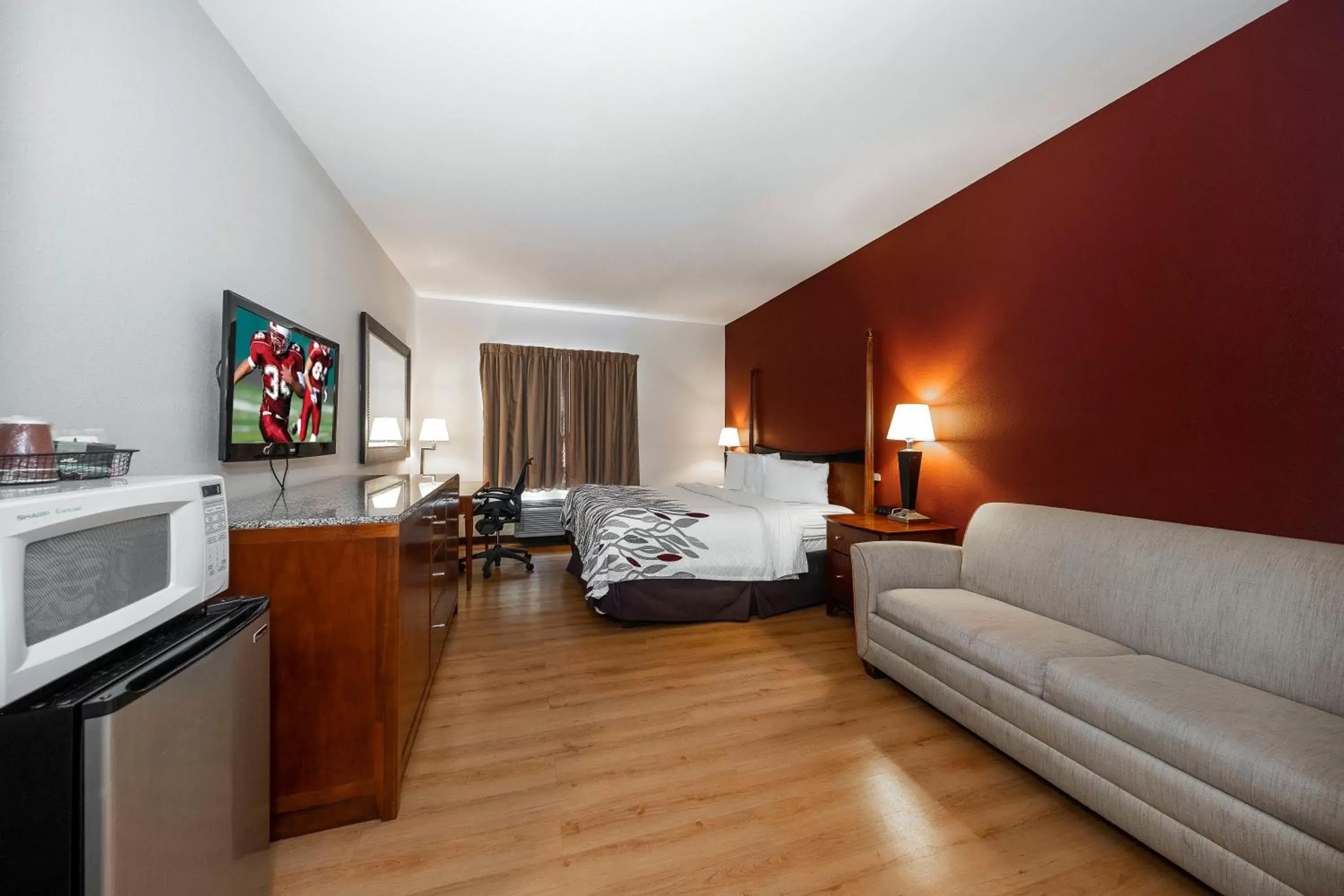 Photo of the whole room, Seating Area in Red Roof Inn & Suites Biloxi-Ocean Springs