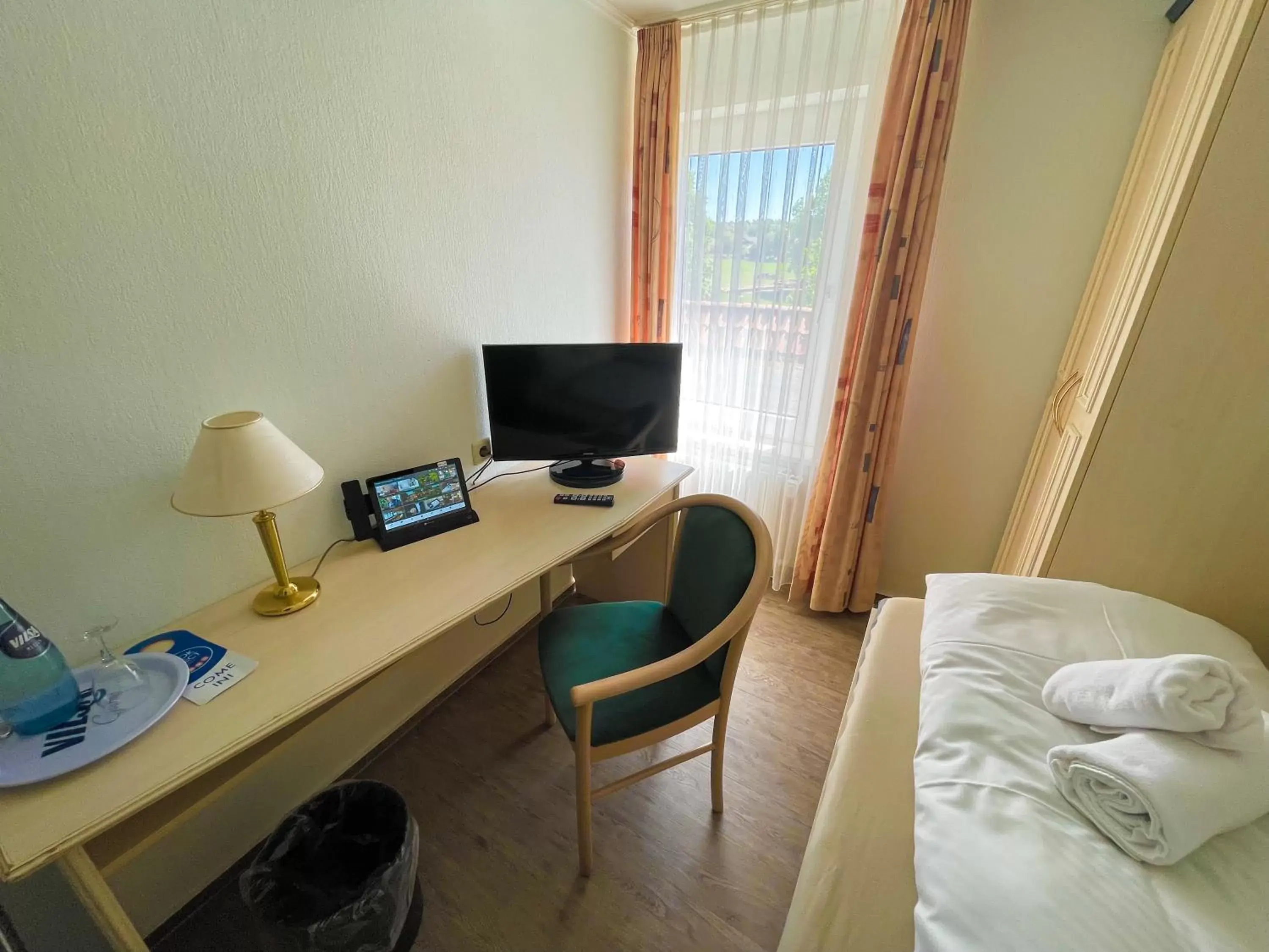 Photo of the whole room, TV/Entertainment Center in Hotel Schnehagen