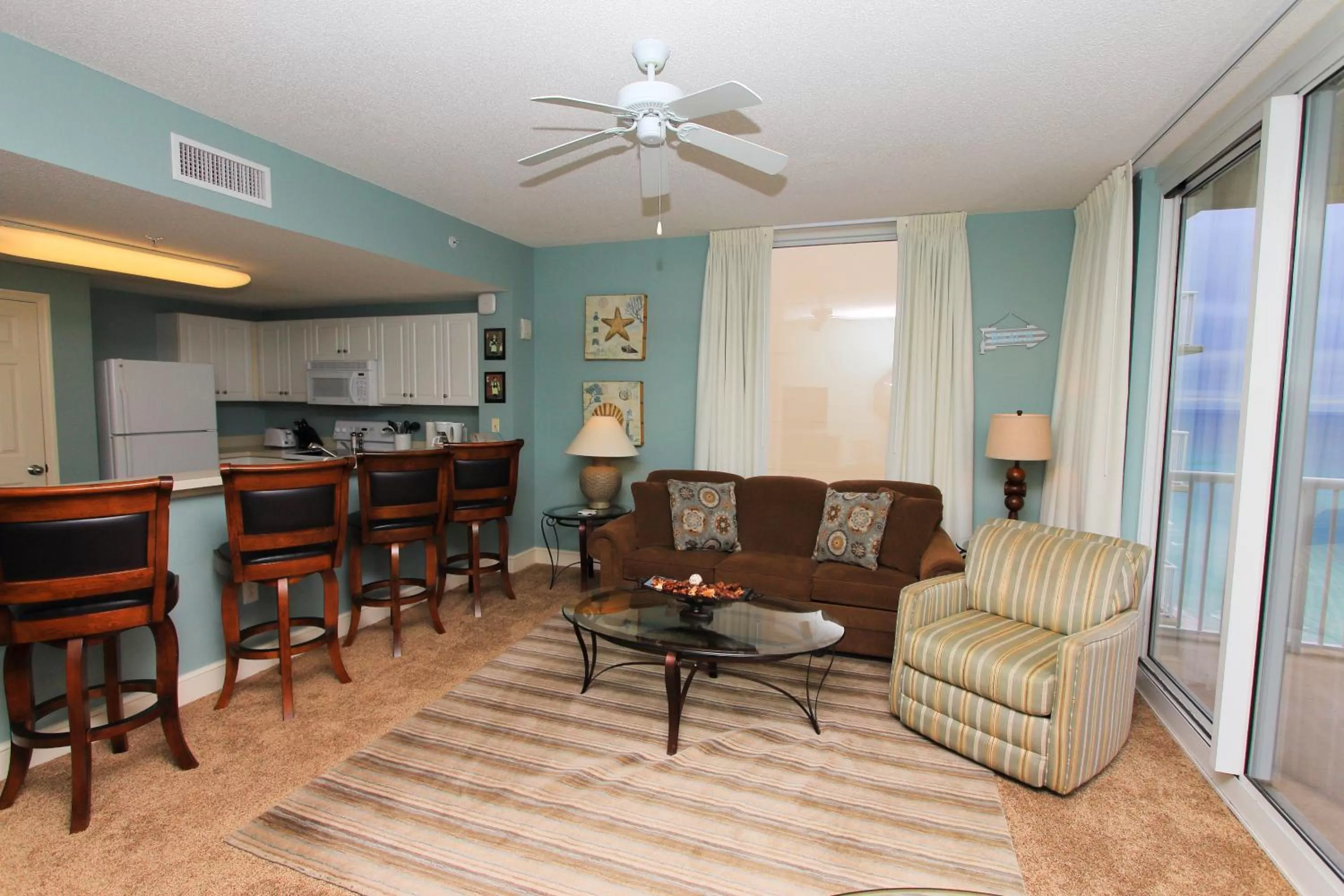 Kitchen or kitchenette, Seating Area in Majestic Beach Resort, Panama City Beach, Fl