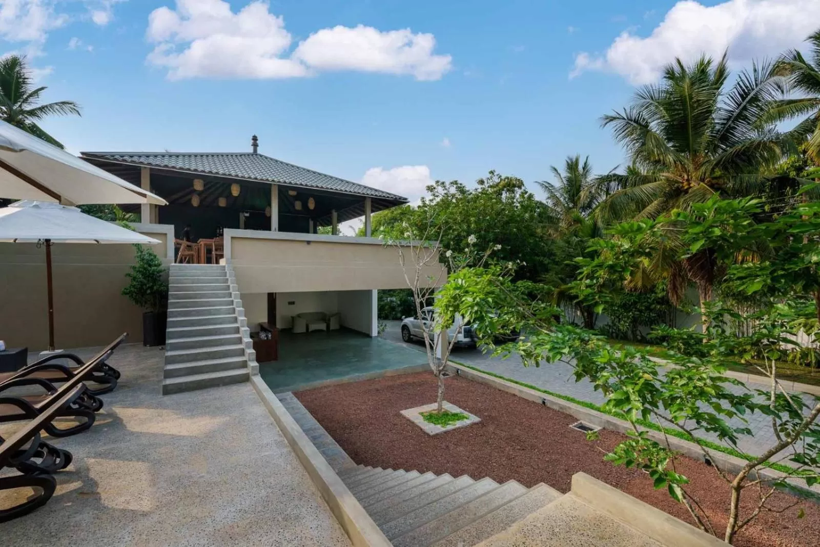 Property building in Kiss Blossom