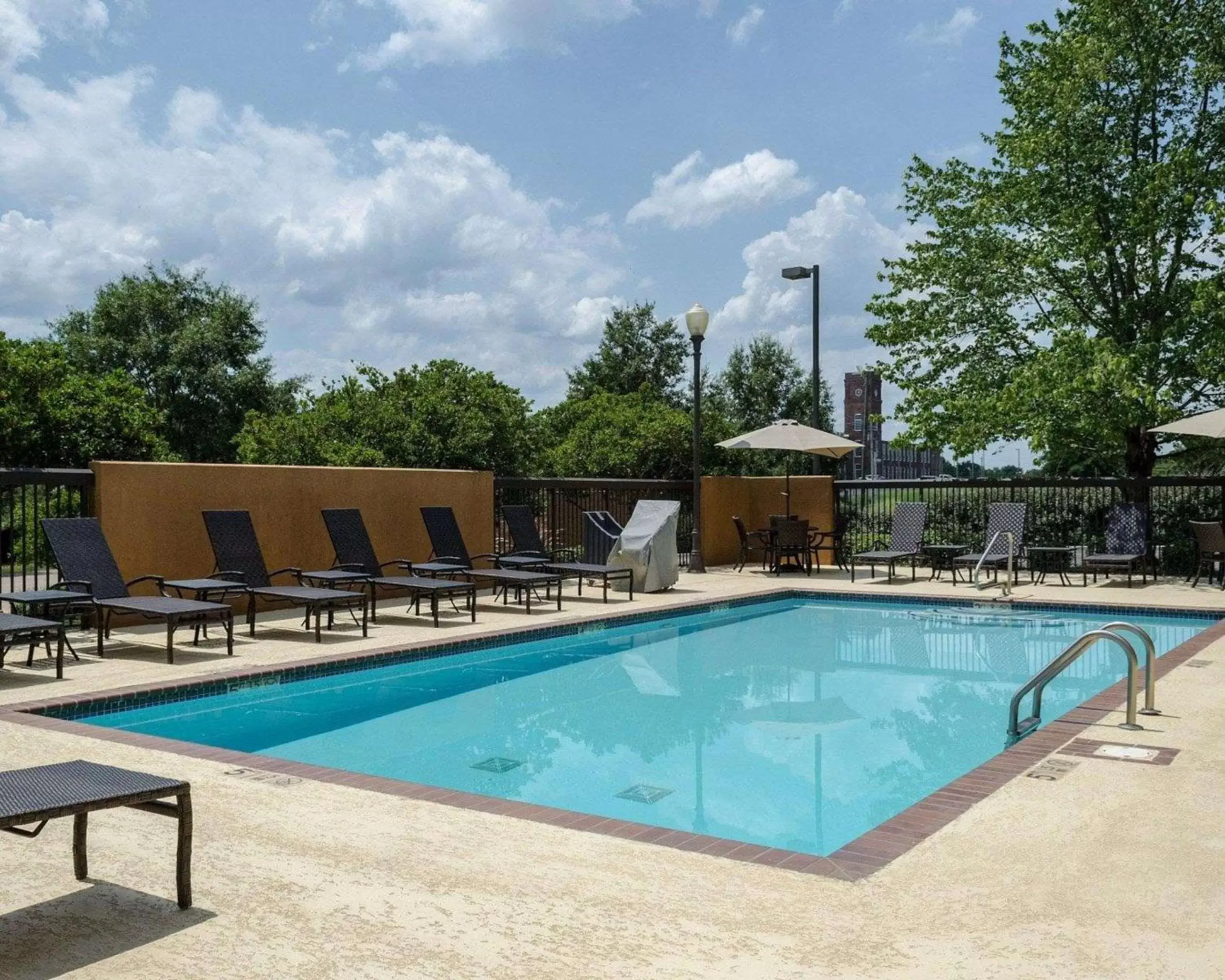 On site, Swimming Pool in Comfort Suites Starkville