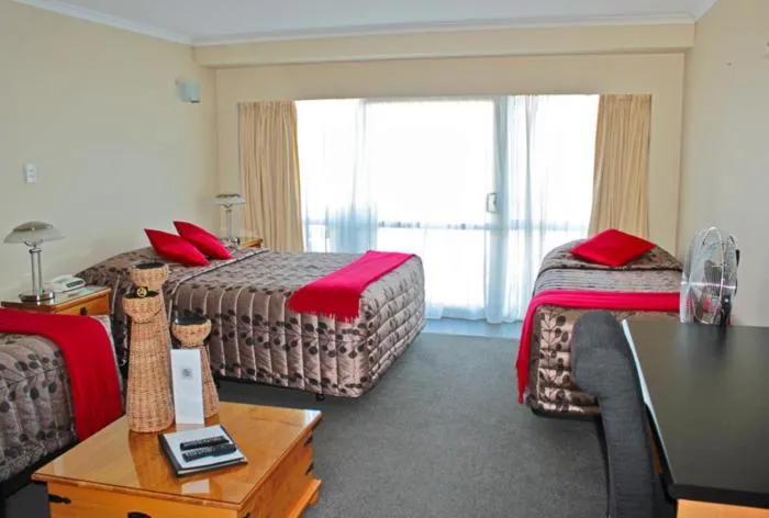 Bed in Beachcomber Inn Picton