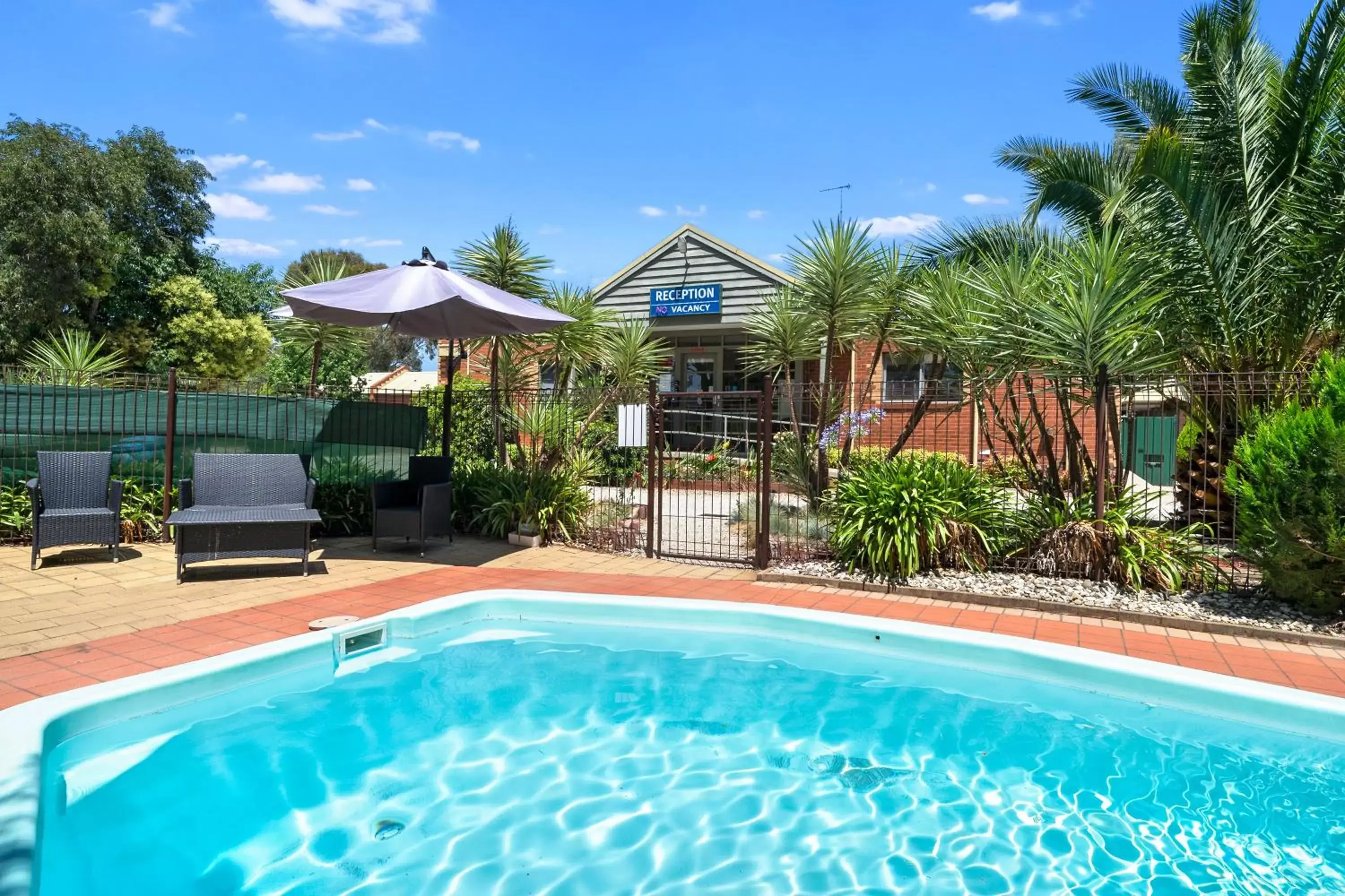 Swimming Pool in Comfort Inn Coach & Bushmans