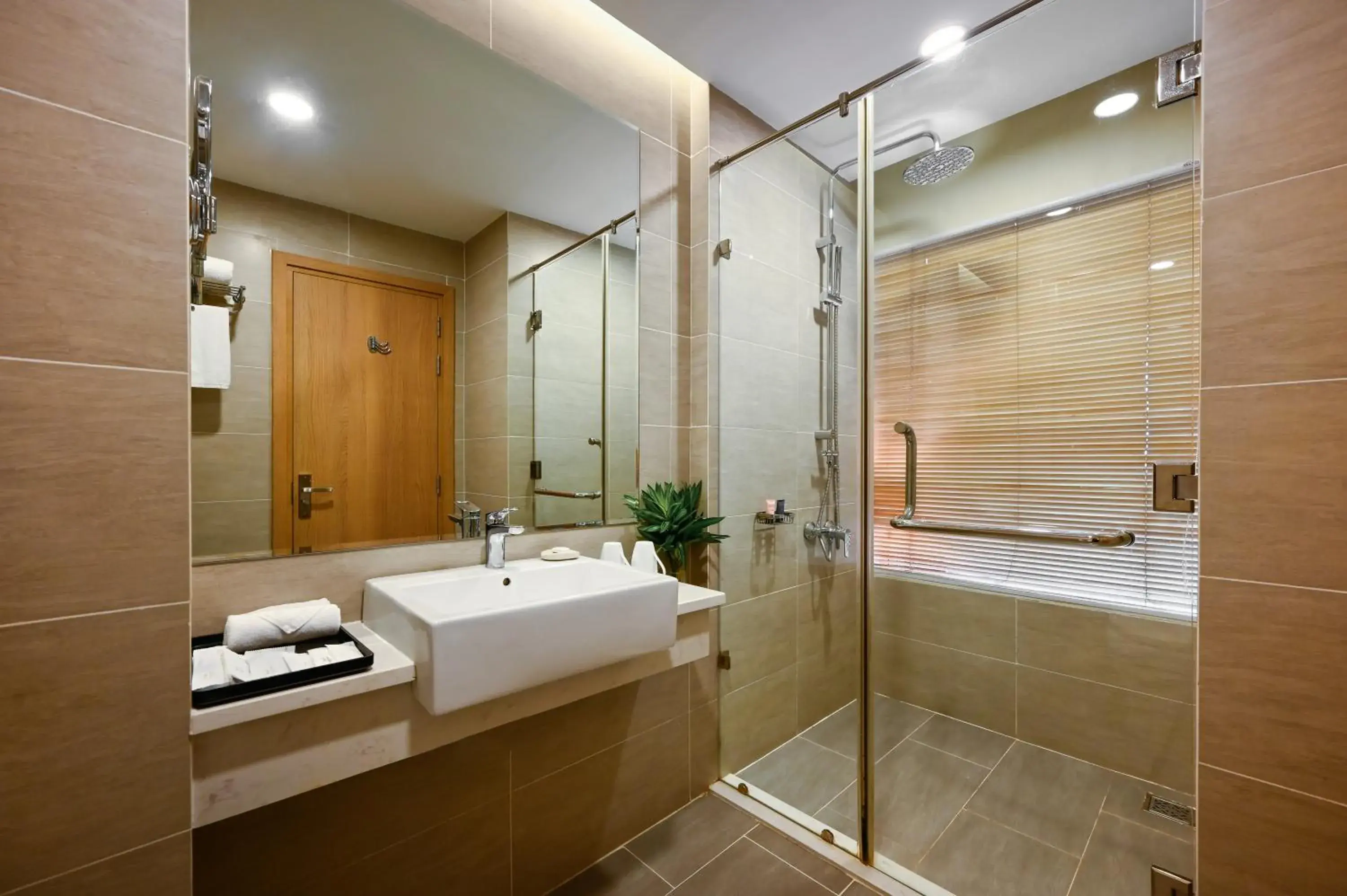 Shower, Bathroom in Muong Thanh Grand Saigon Centre Hotel