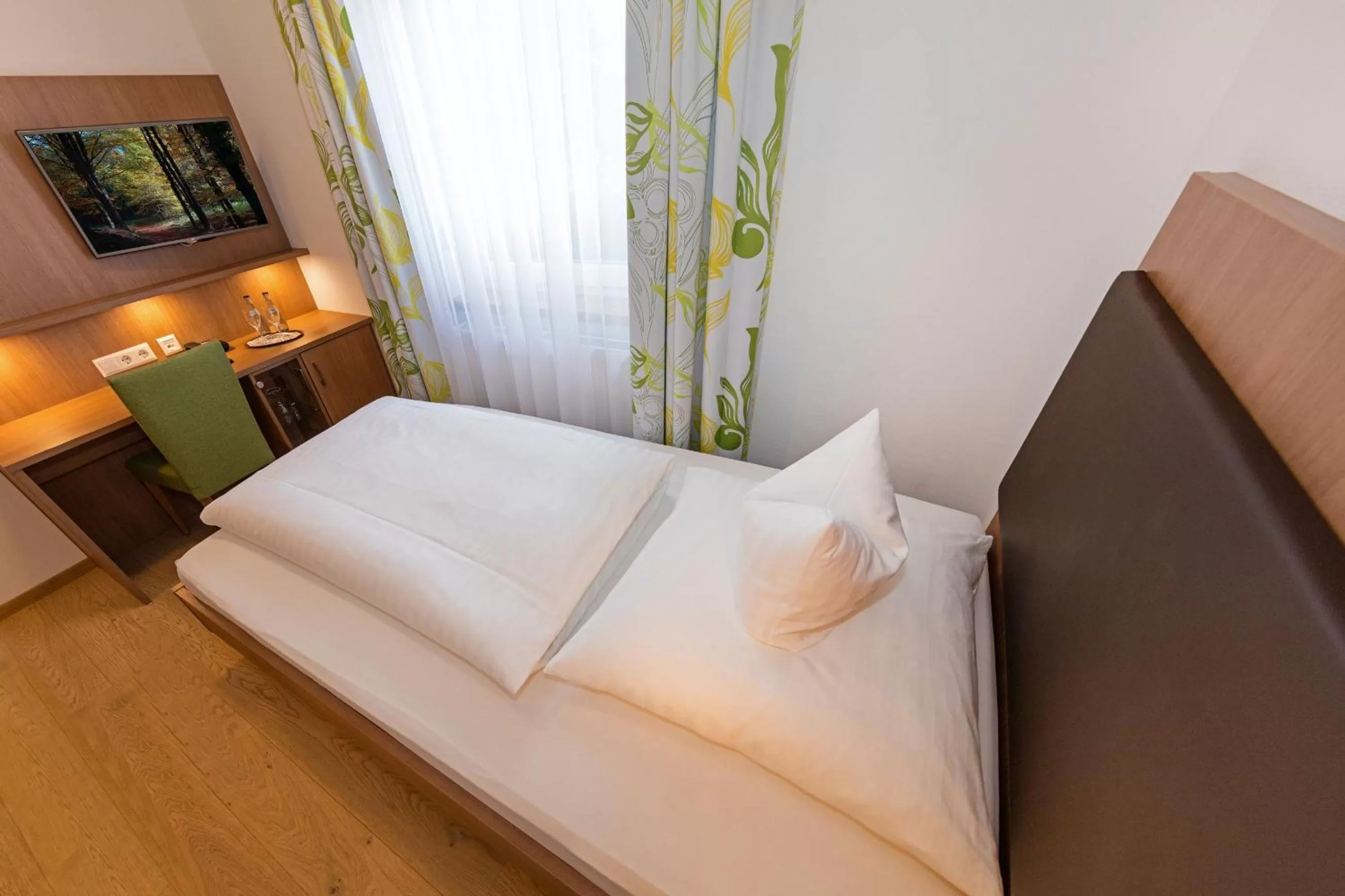 Photo of the whole room, Bed in Gasthof - Hotel zum Ochsen GmbH