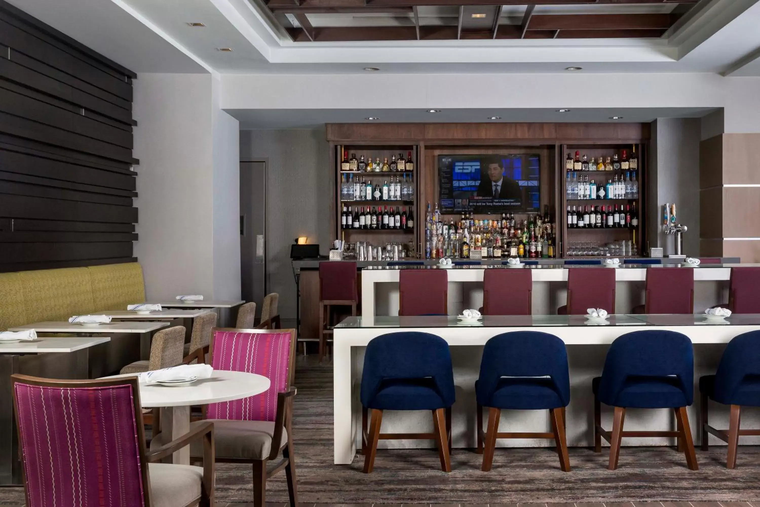 Lounge or bar, Restaurant/Places to Eat in Crowne Plaza Atlanta Midtown, an IHG Hotel