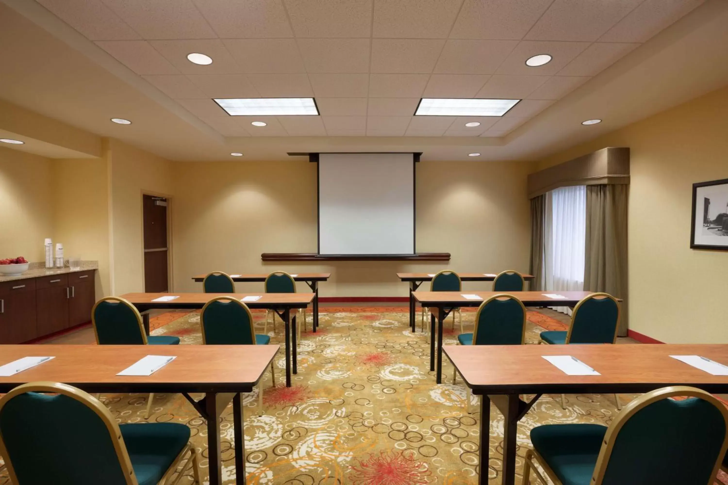 Meeting/conference room in Hampton Inn & Suites East Hartford