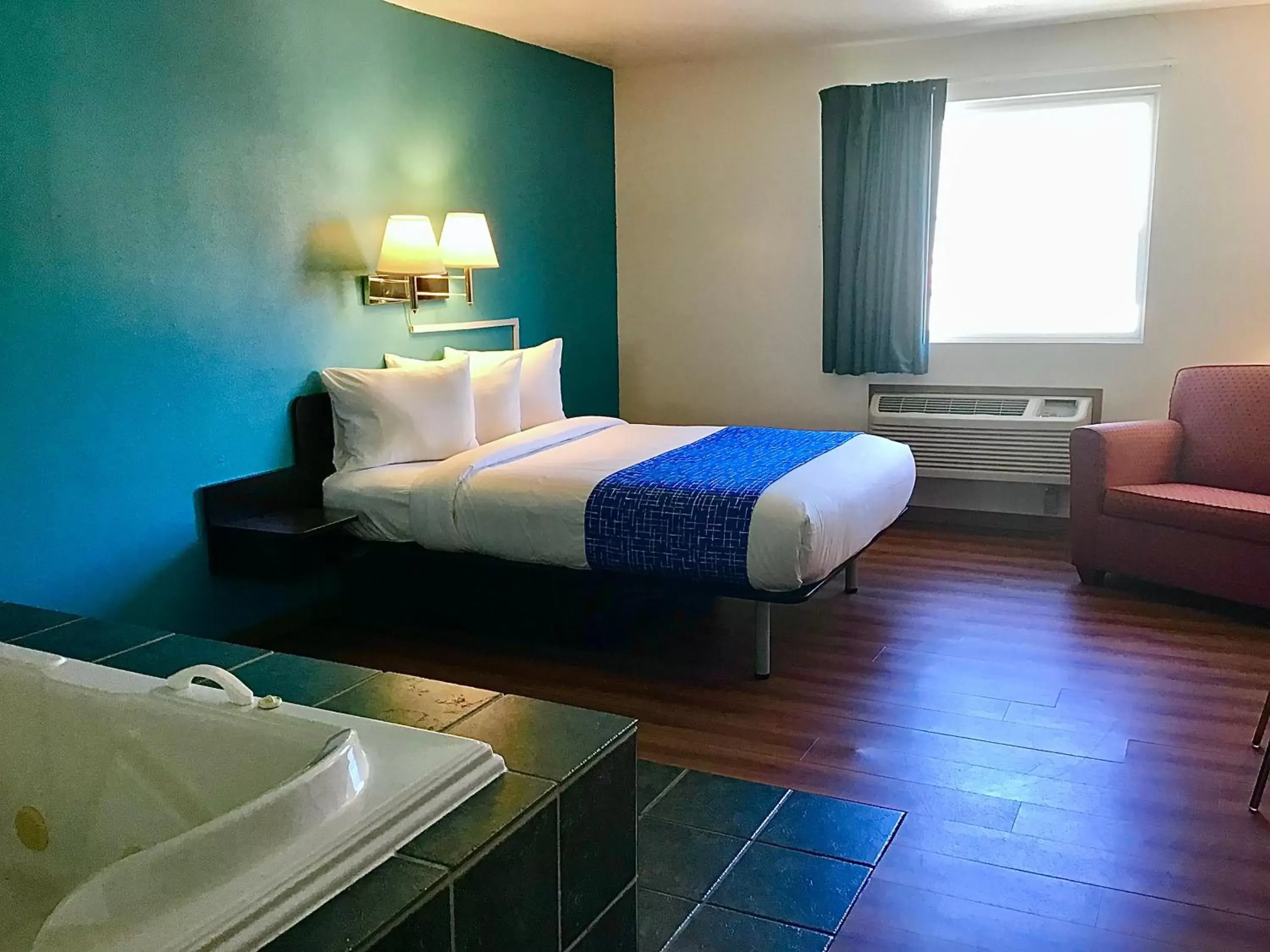 Bedroom, Bed in Travelodge Inn & Suites by Wyndham Missoula University Park