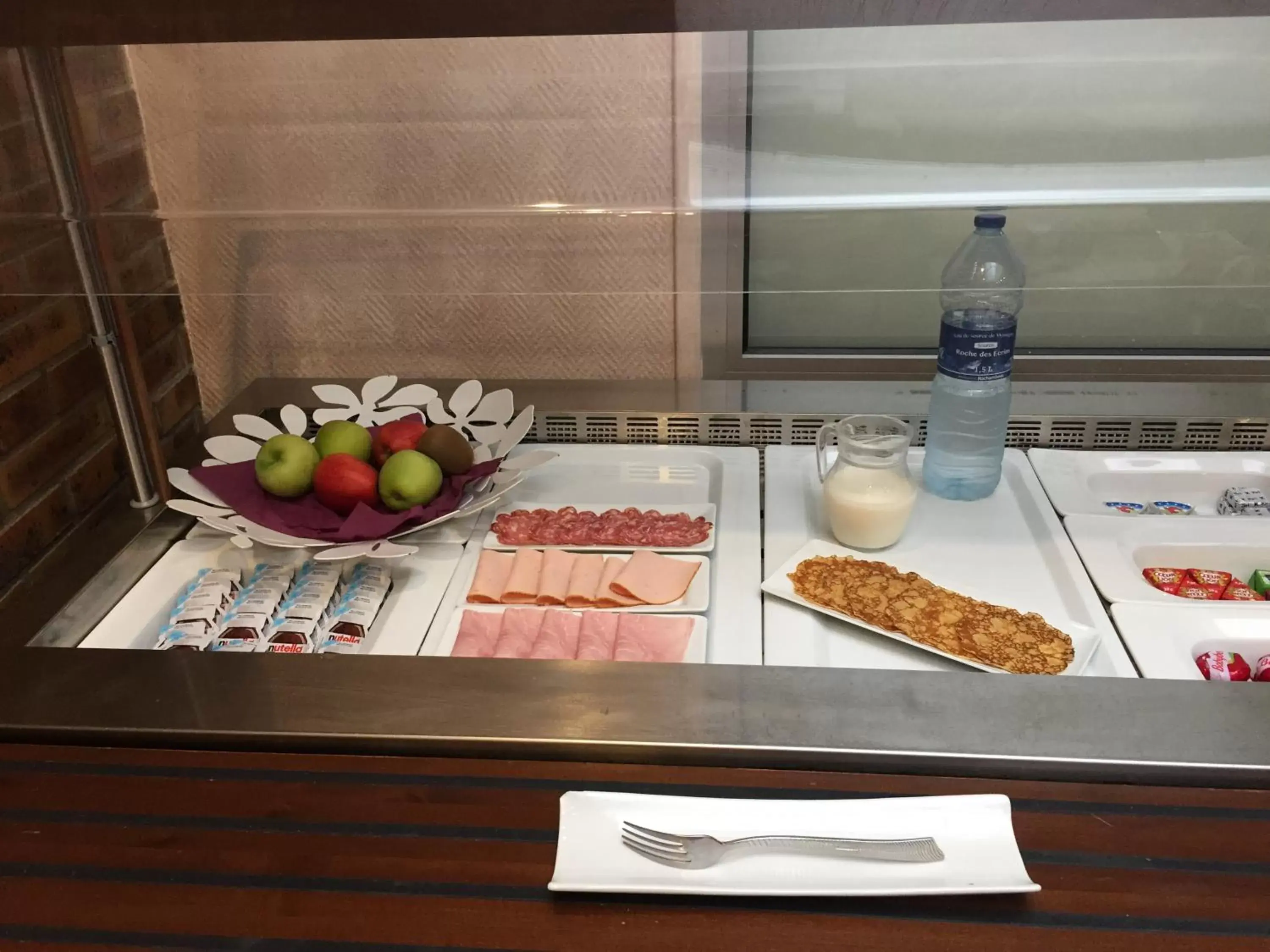 Buffet breakfast in Hôtel Porte Mars Reims Gare centre