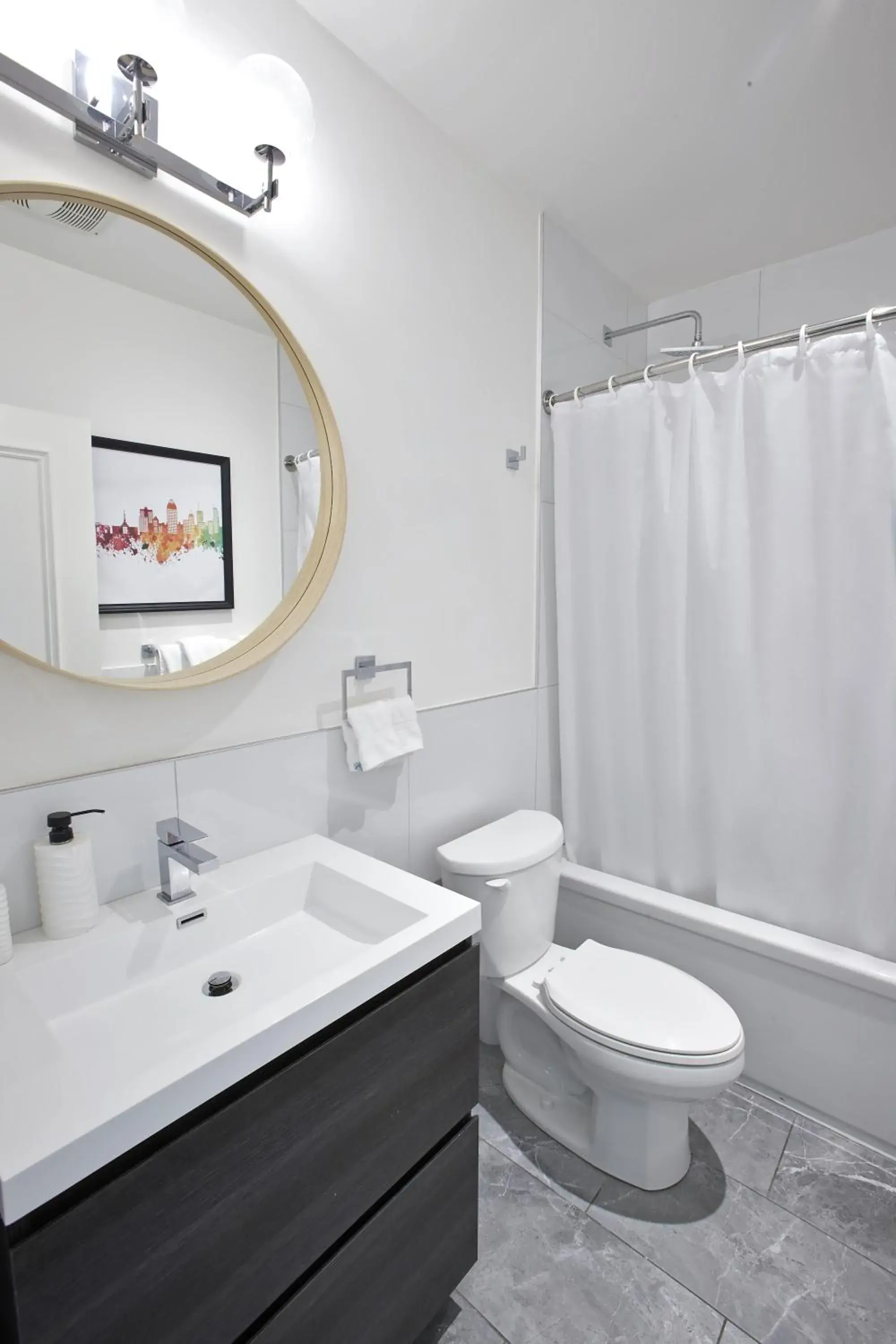 Shower, Bathroom in Auberge du Carre St-Louis