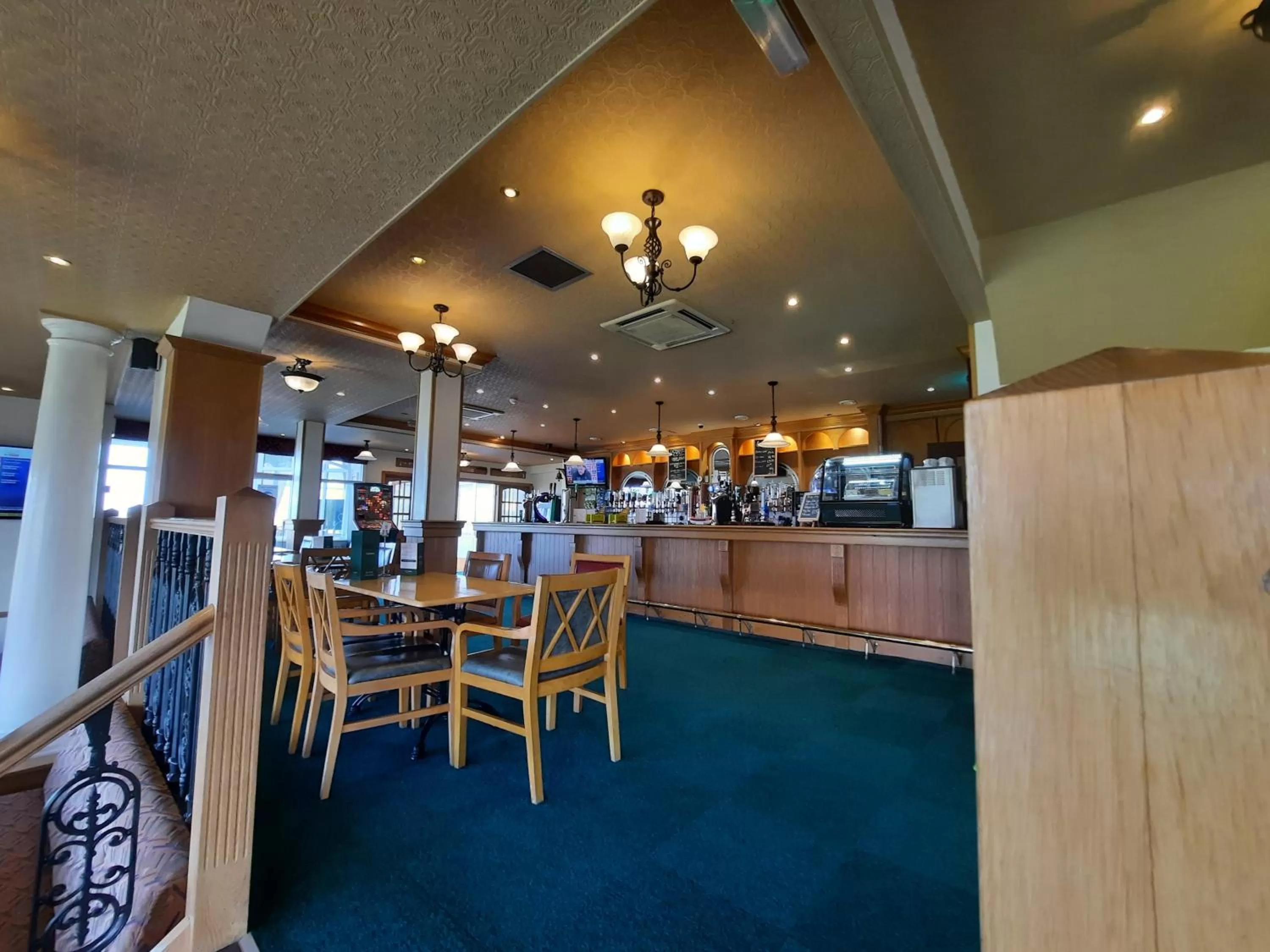 Lounge or bar in North Shore Hotel