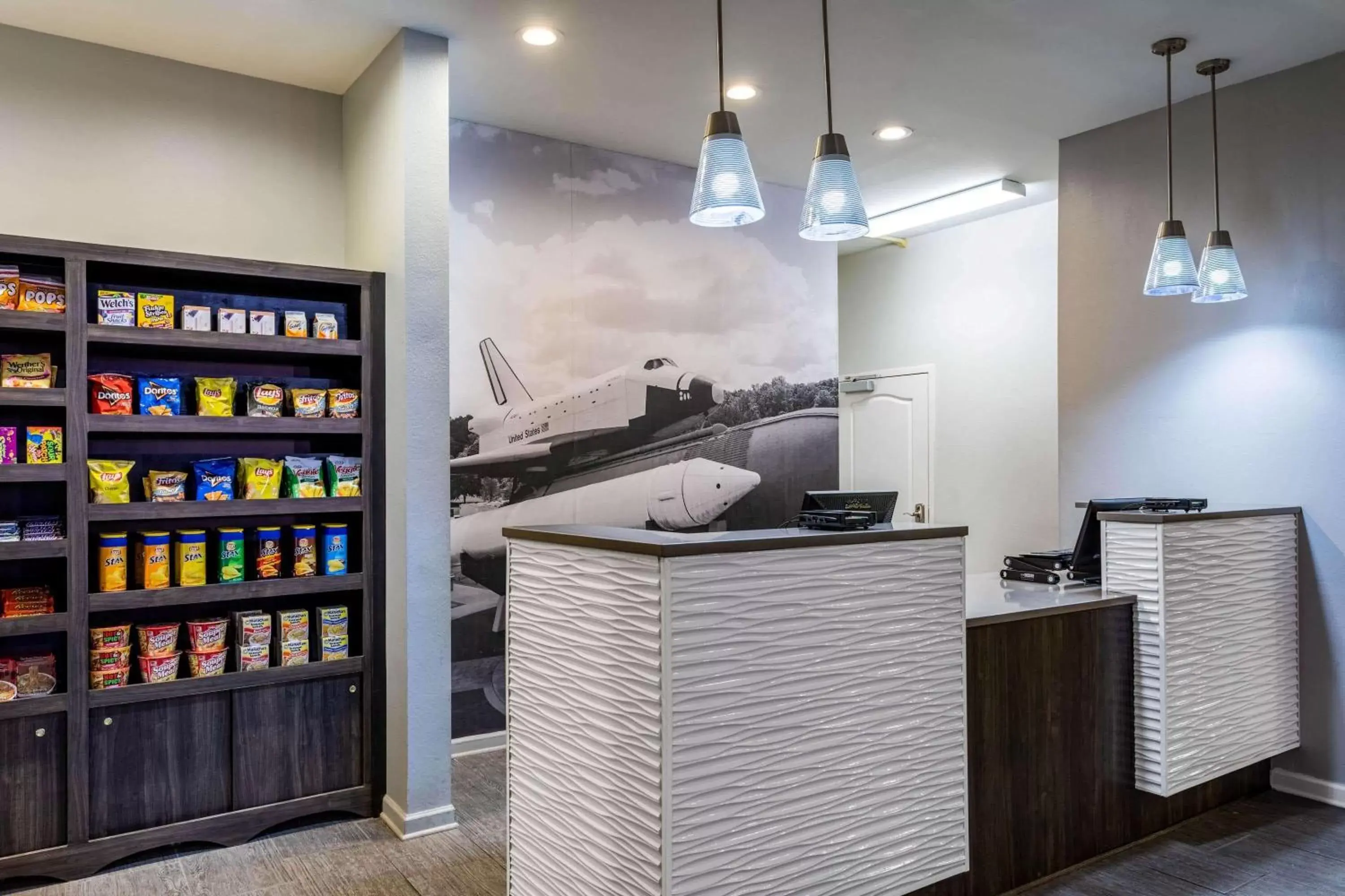 Lobby or reception in La Quinta by Wyndham Huntsville Airport Madison