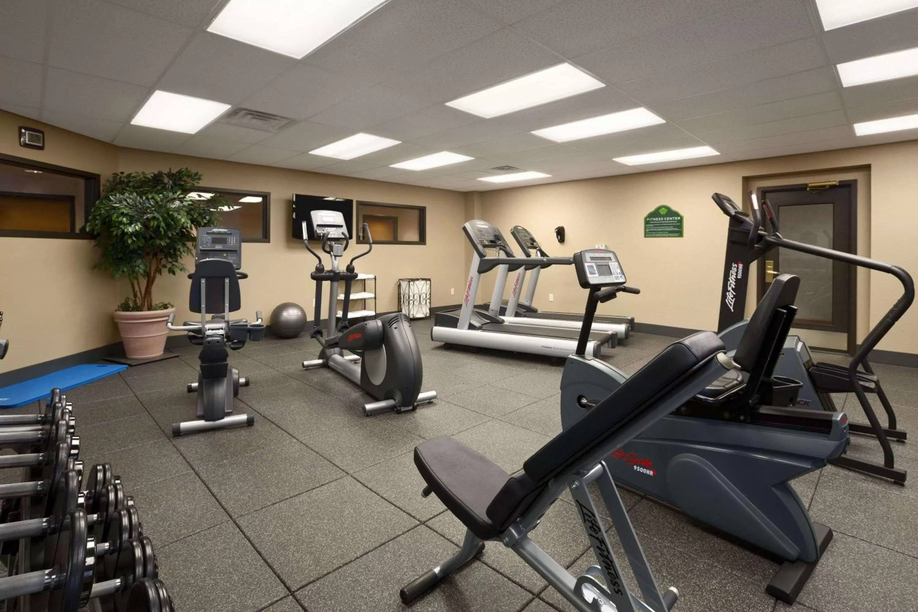 Fitness centre/facilities in Wingate by Wyndham Little Rock