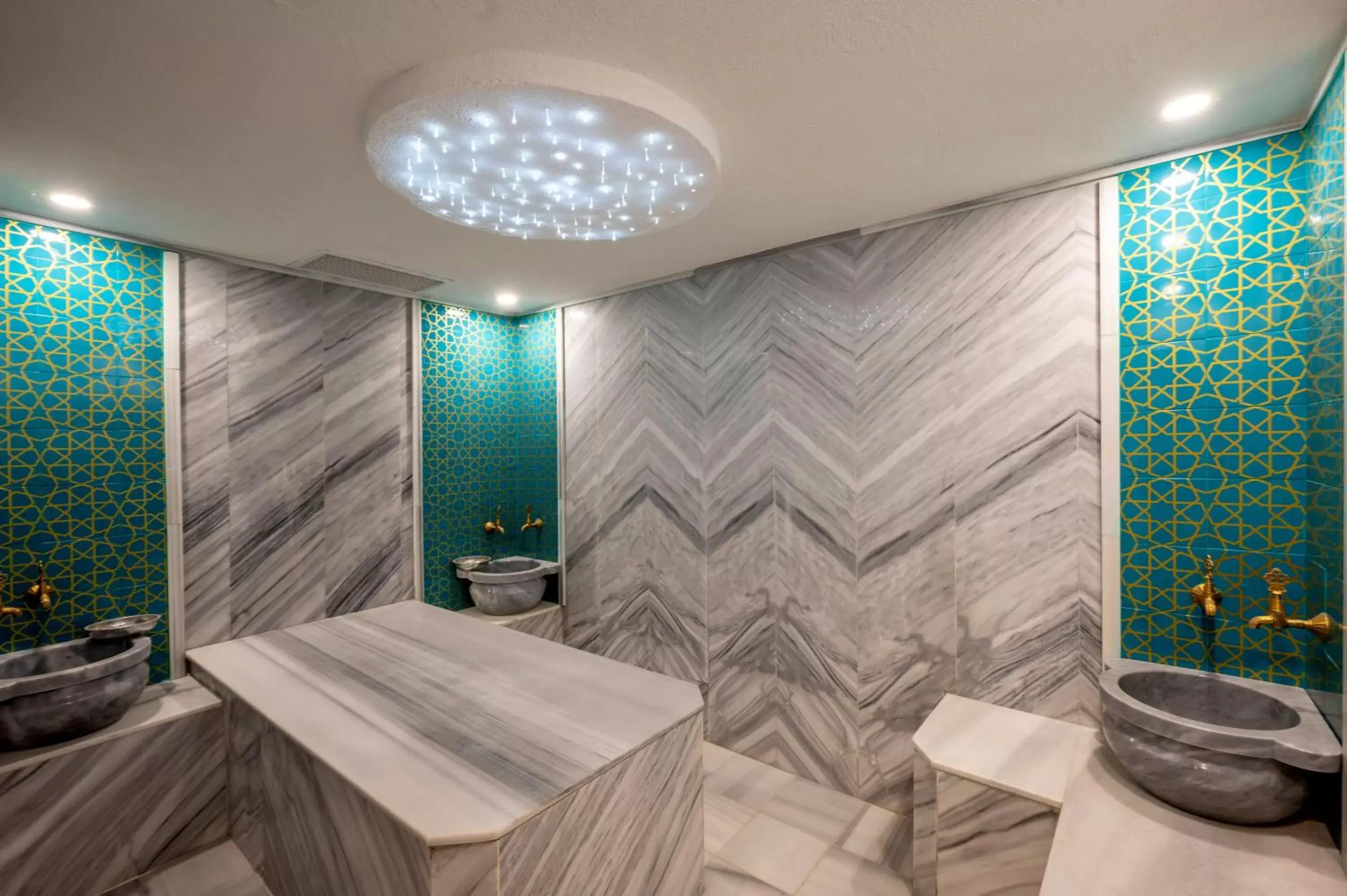 Public Bath in Harmony Hotel Istanbul & SPA