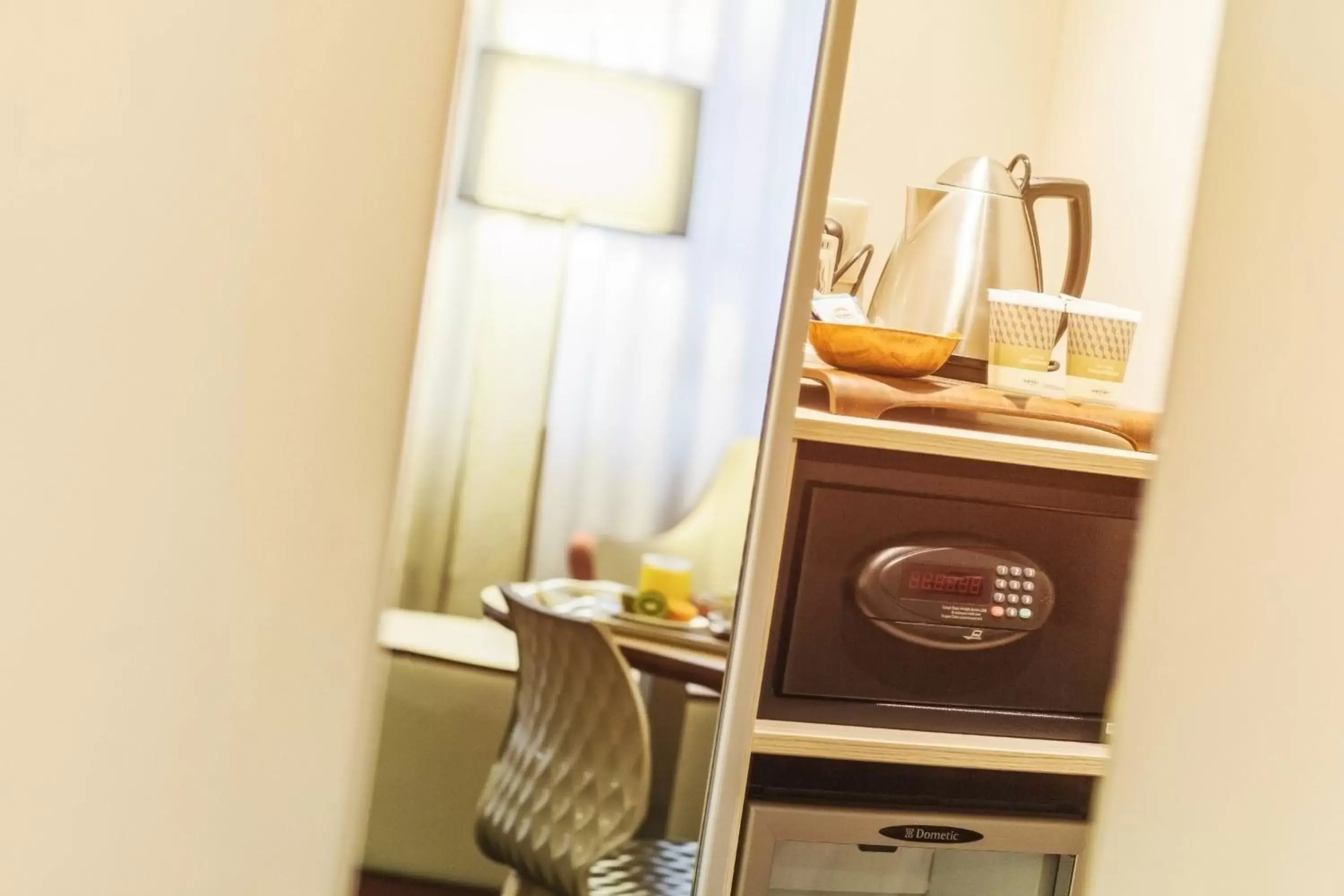 Coffee/tea facilities, Bathroom in Mercure Limoges Centre