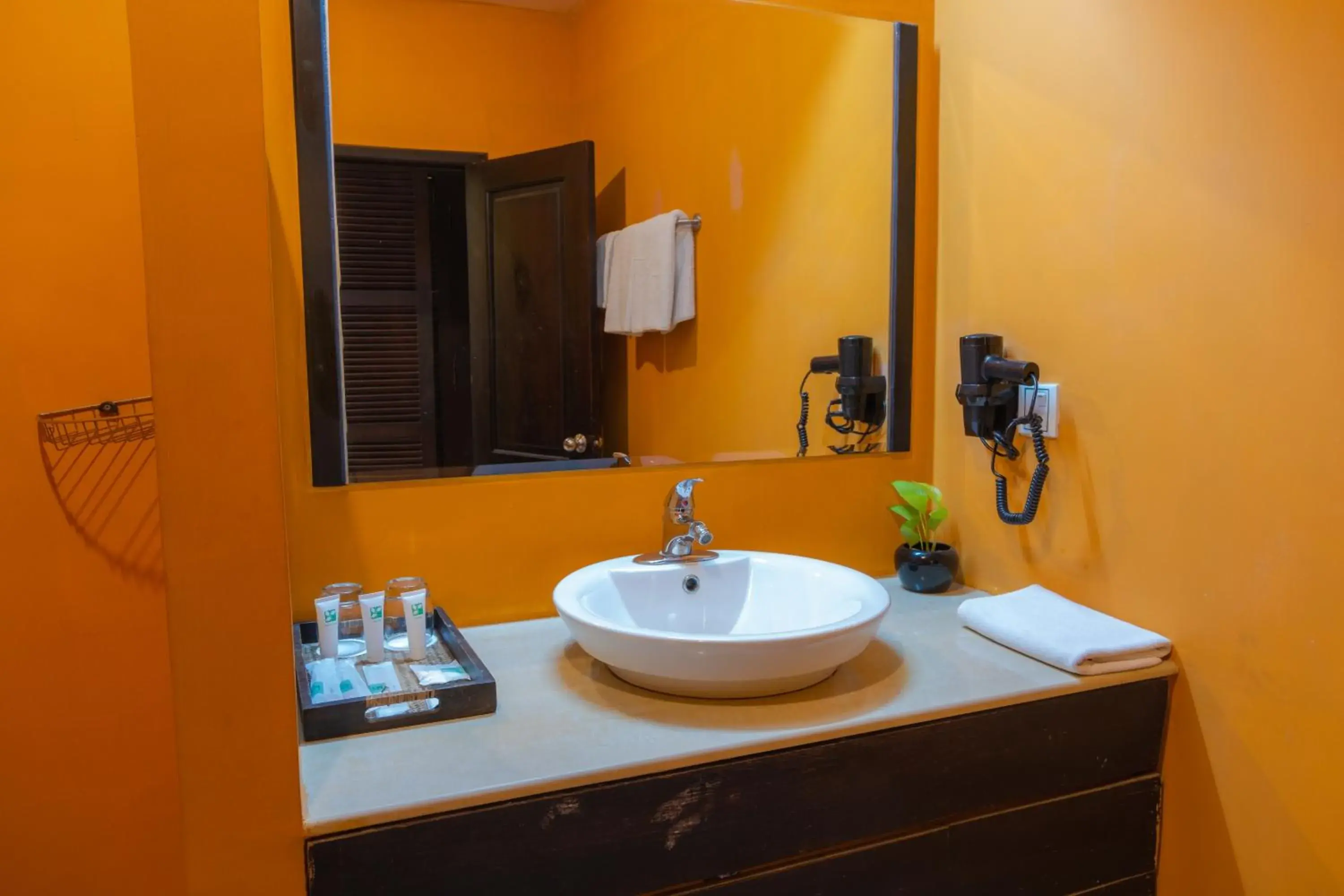 Bathroom in Pandora Suite D'Angkor Bathroom in Pandora Suite D'Angkor