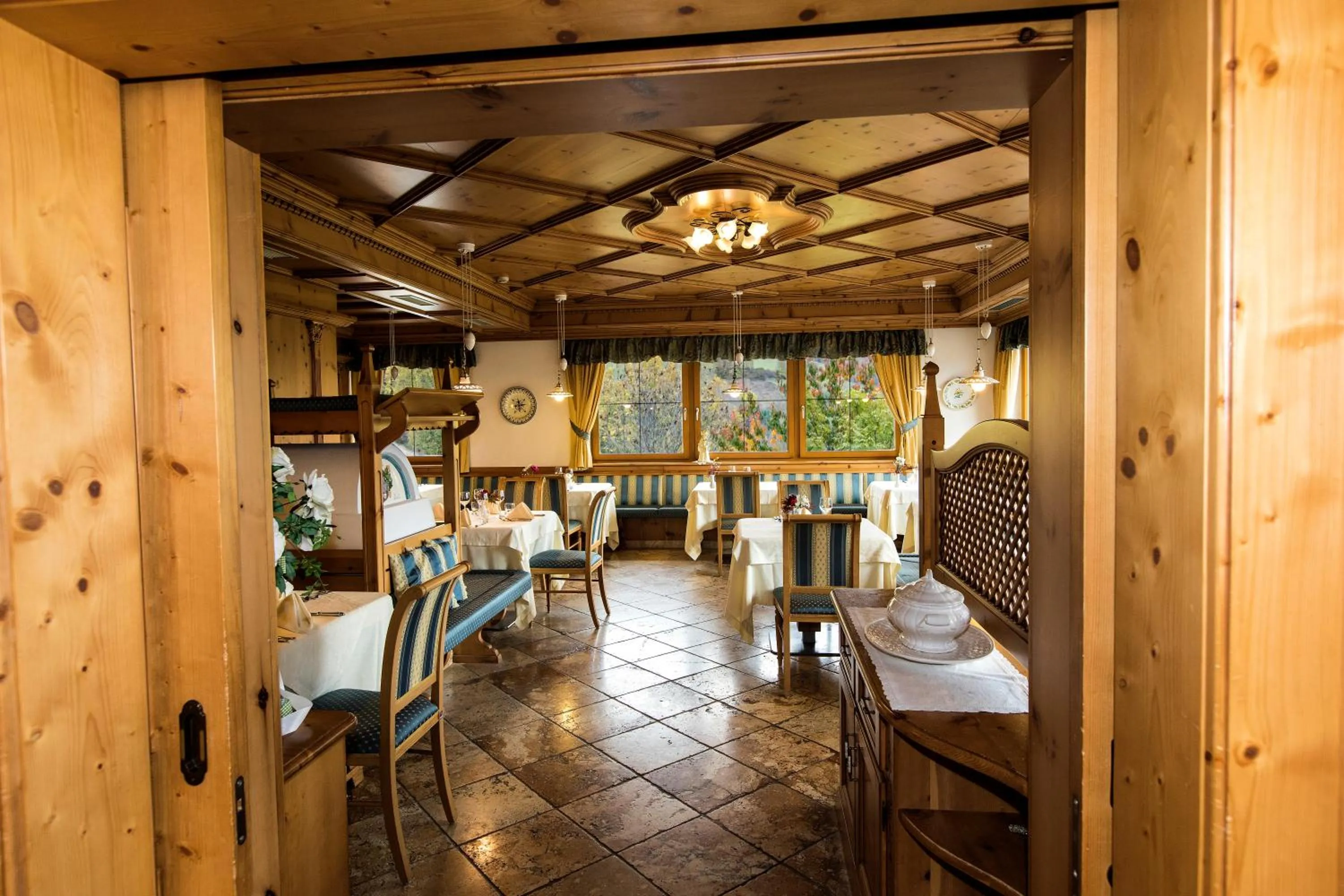 Restaurant/places to eat in Hotel Lagorai Resort & Spa