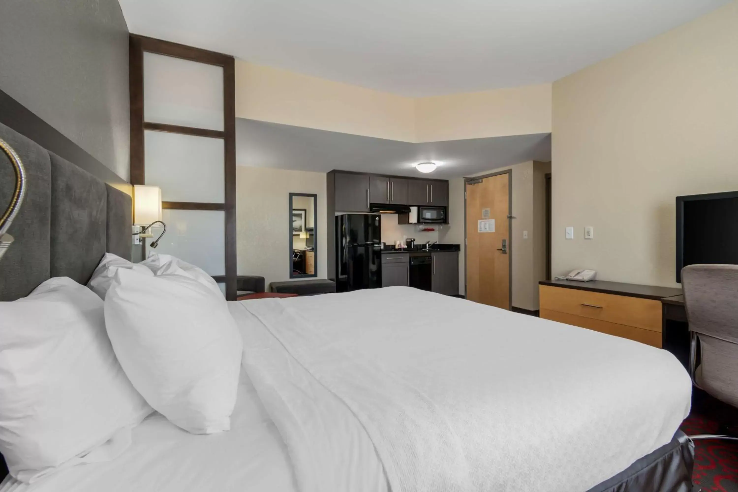 Bedroom, Bed in Best Western Plus Eastgate Inn & Suites