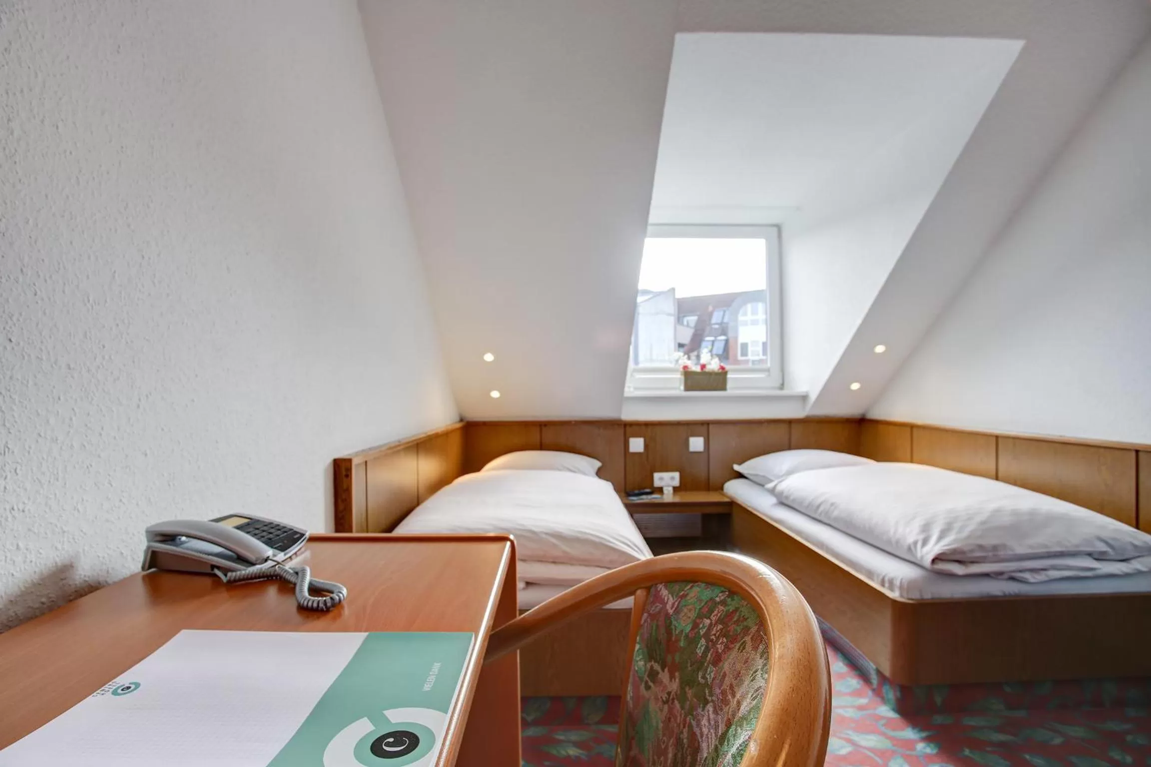 Photo of the whole room, Bed in Hotel Consul