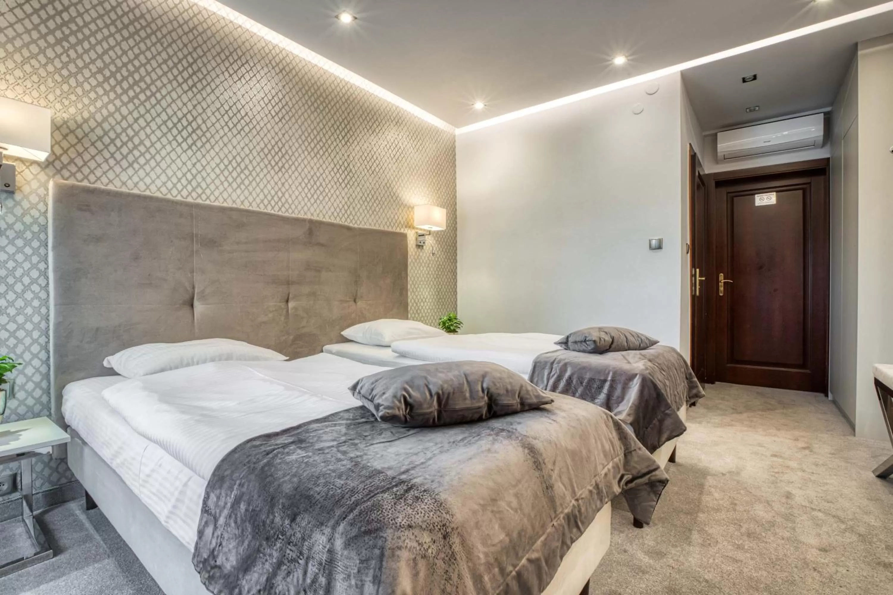 Bathroom, Bed in Hotel Biały Dom