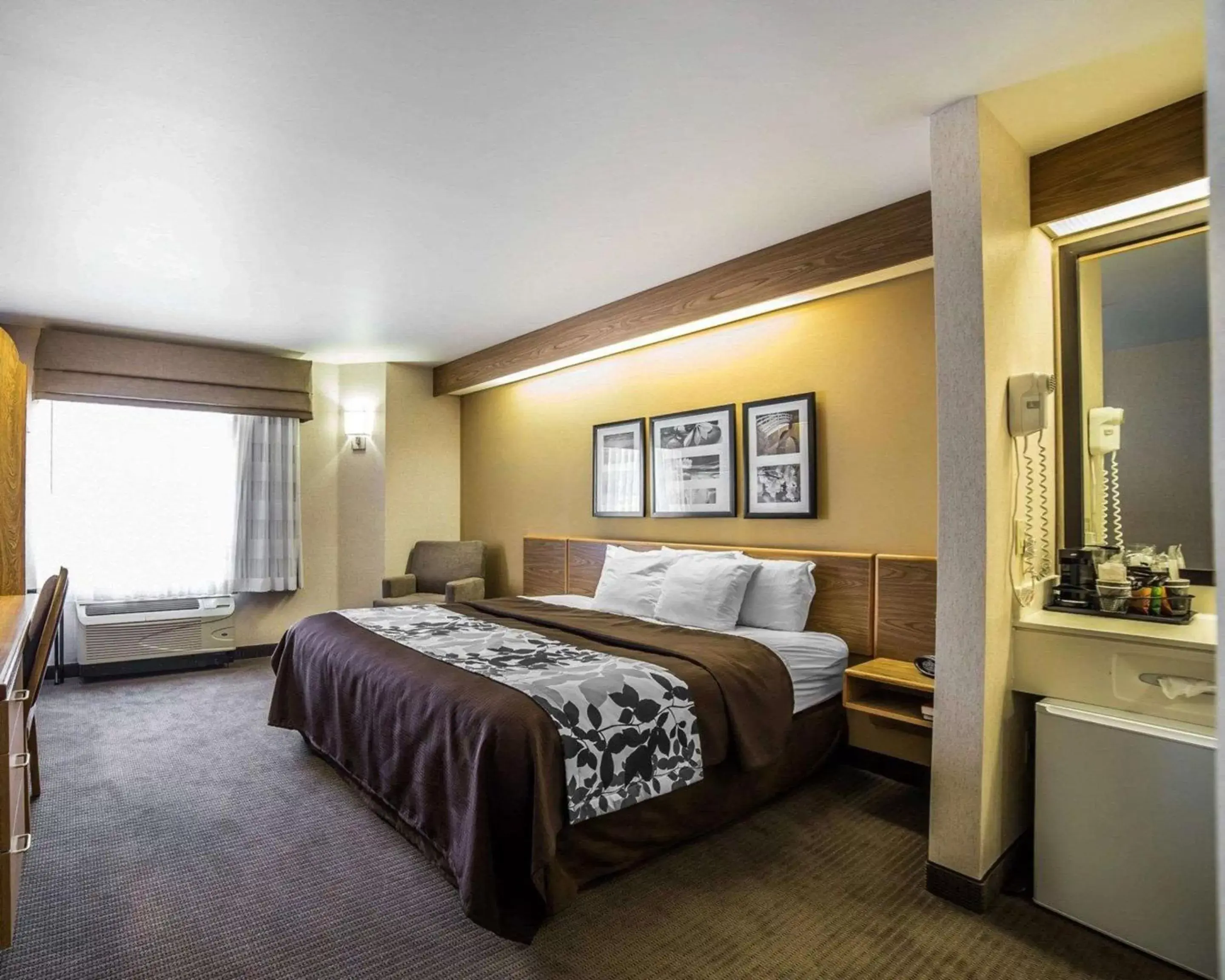 Property building, Bed in Quality Inn Moab Slickrock Area Property building, Bed in Quality Inn Moab Slickrock Area
