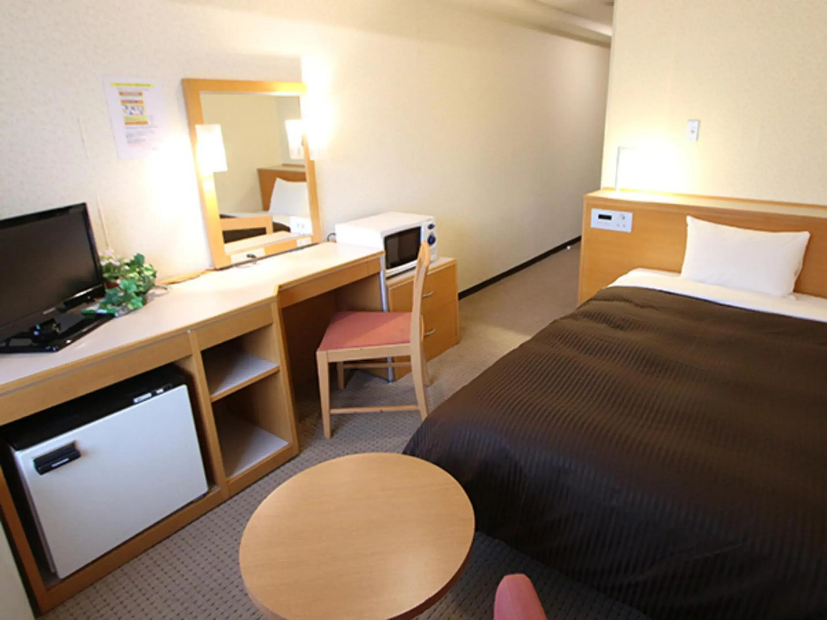 Photo of the whole room, Bed in HOTEL LiVEMAX BUDGET Yokohama Kannai