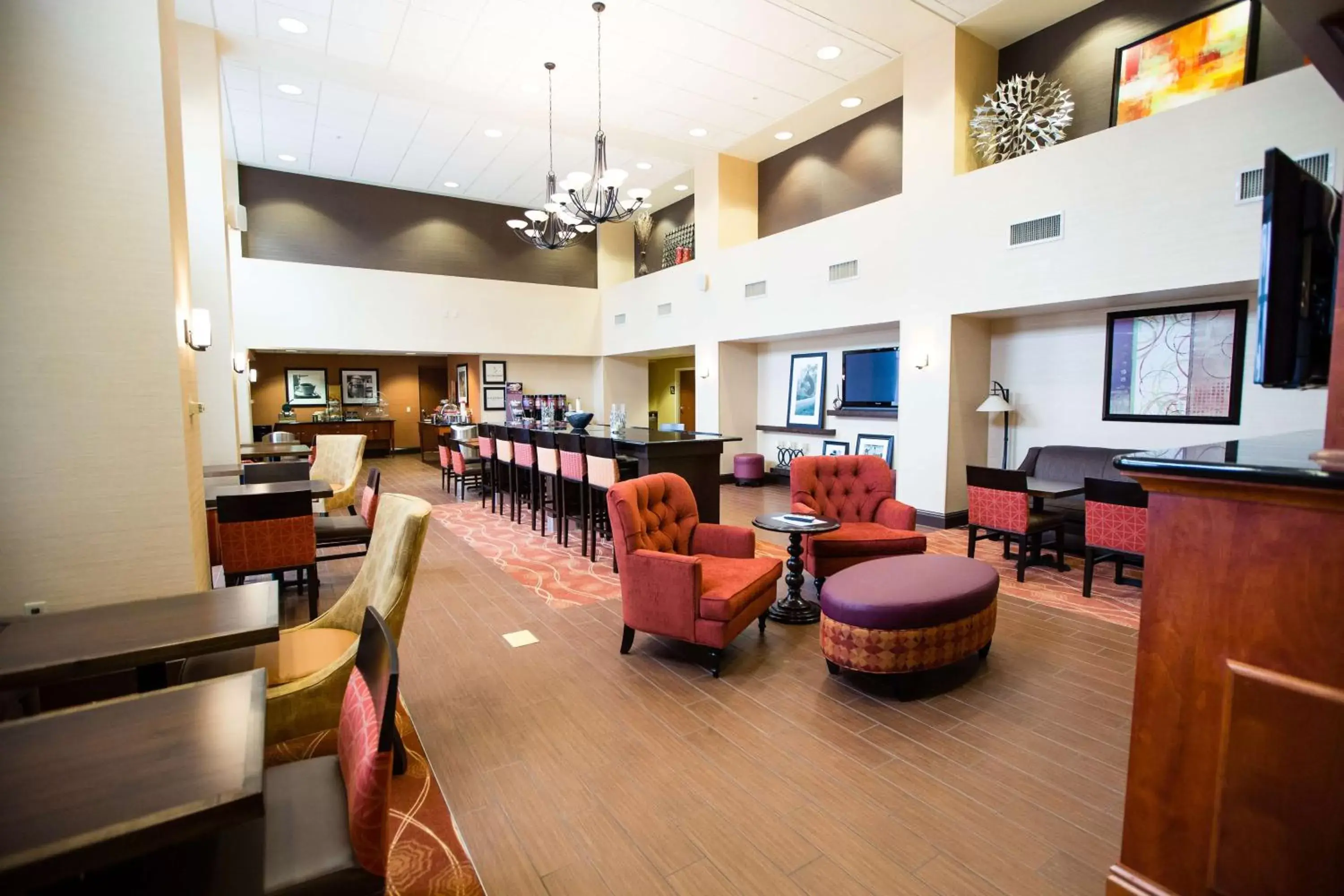 Lounge or bar in Hampton Inn & Suites Blairsville Lounge or bar in Hampton Inn & Suites Blairsville