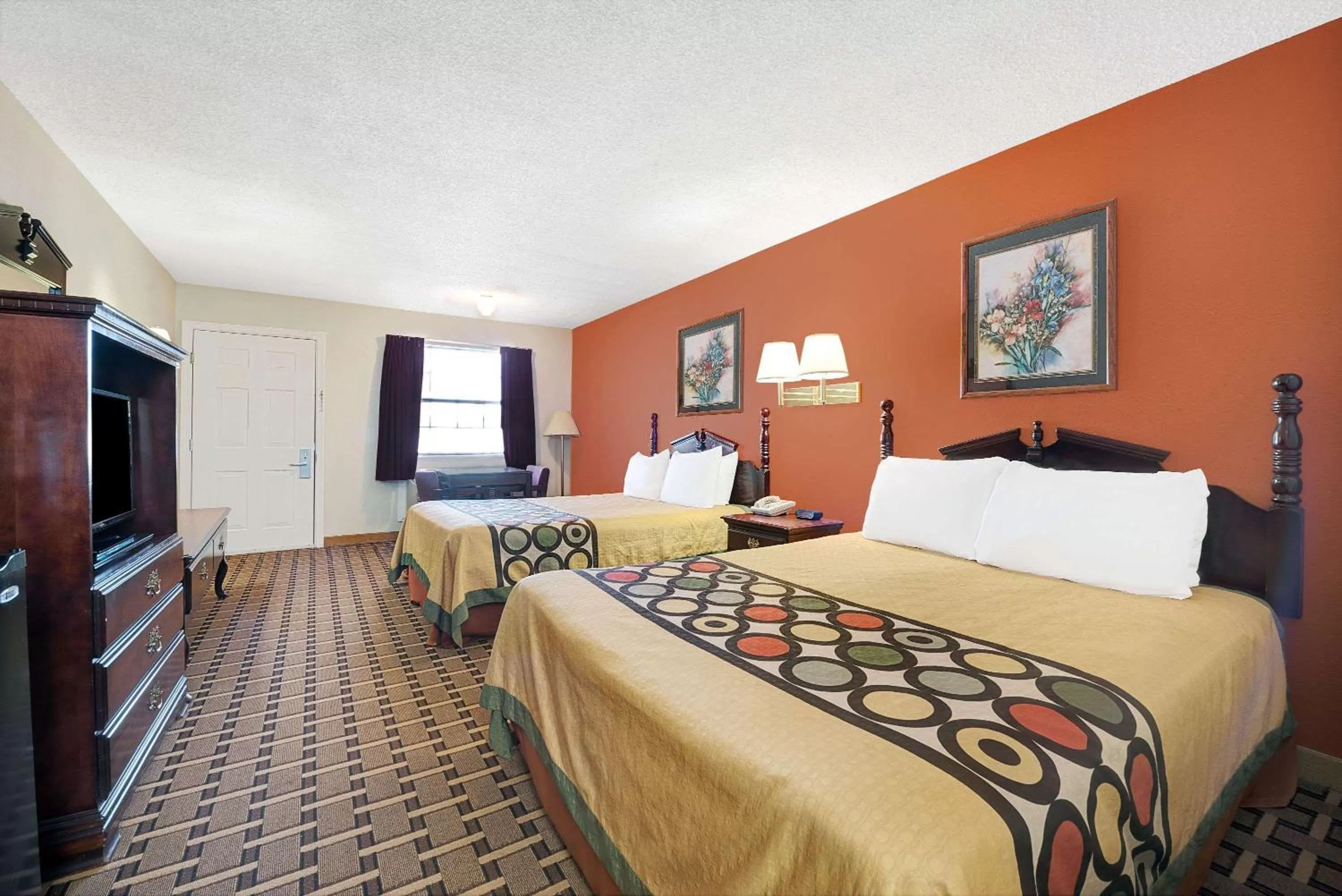 Photo of the whole room, Bed in Super 8 by Wyndham Dallas South