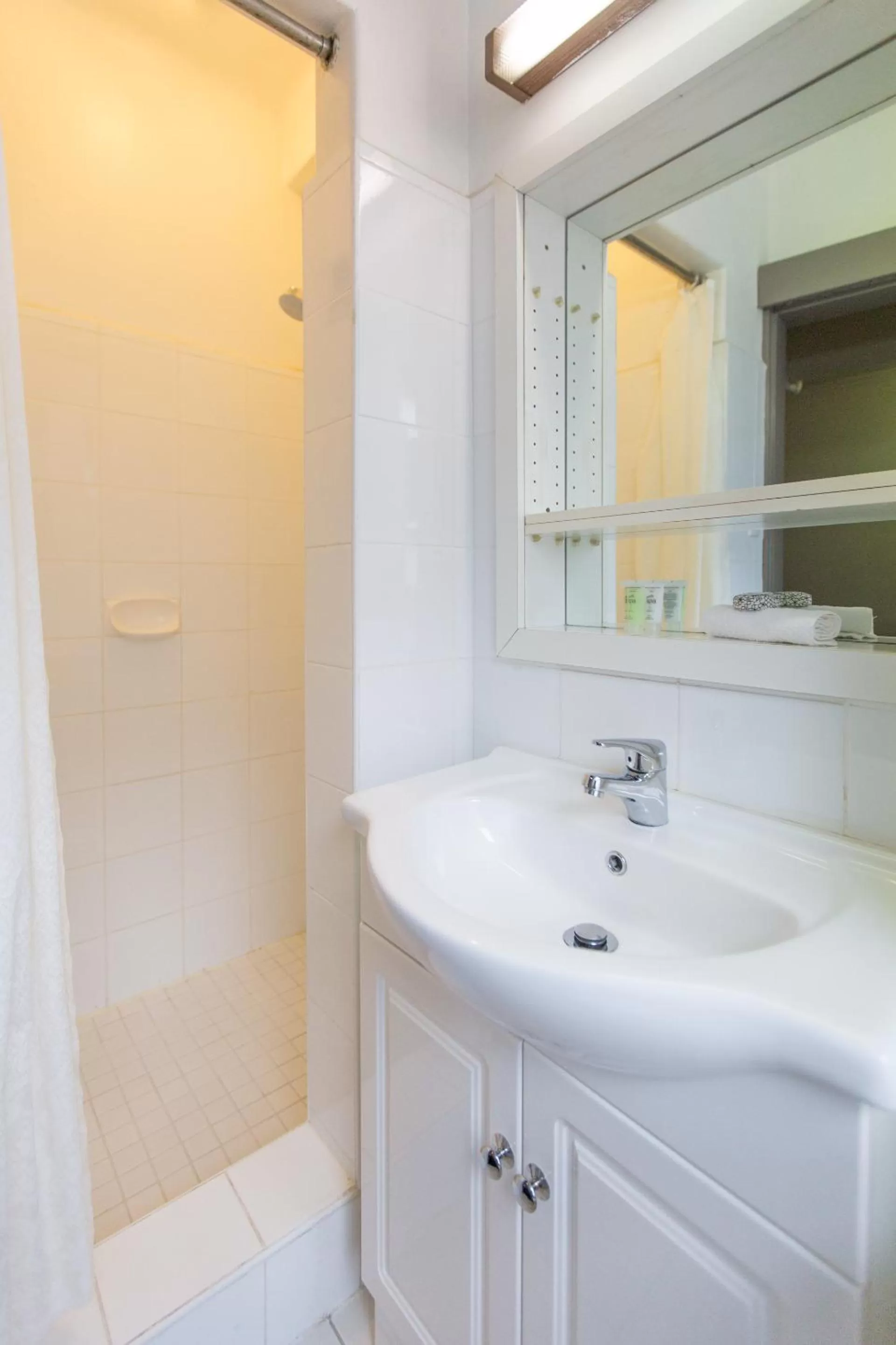 Bathroom in City Square Motel