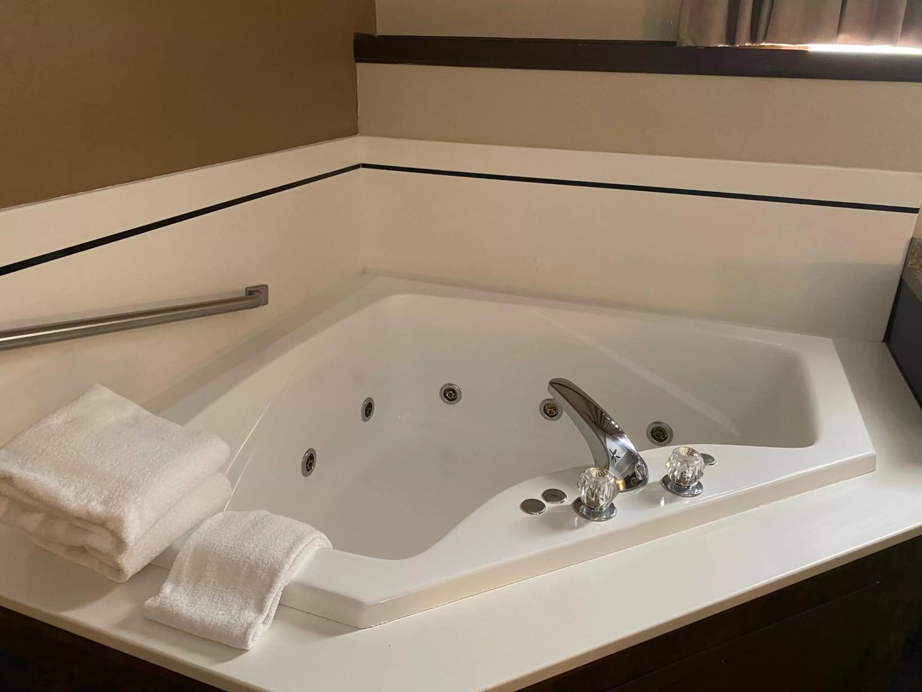 Hot Tub in Wyndham Garden Warsaw