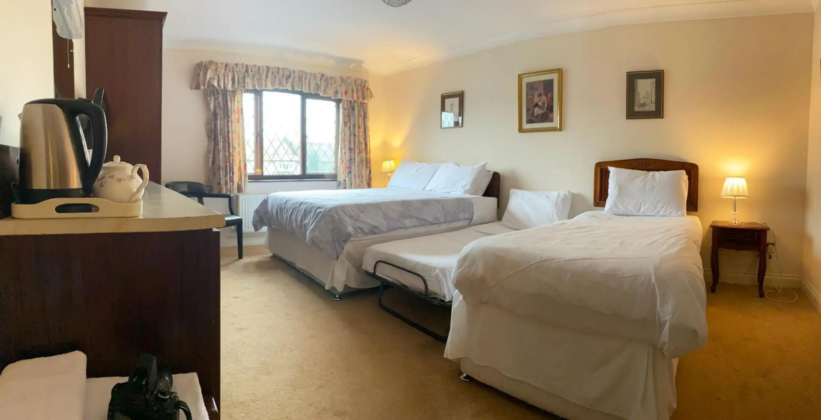 Bedroom, Bed in Cotswold House