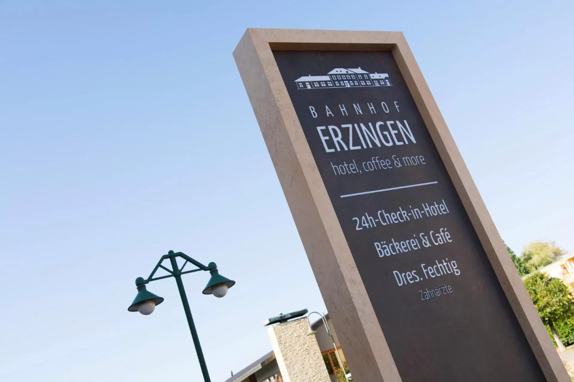 Property building in Bahnhof-Erzingen, hotel, coffee & more