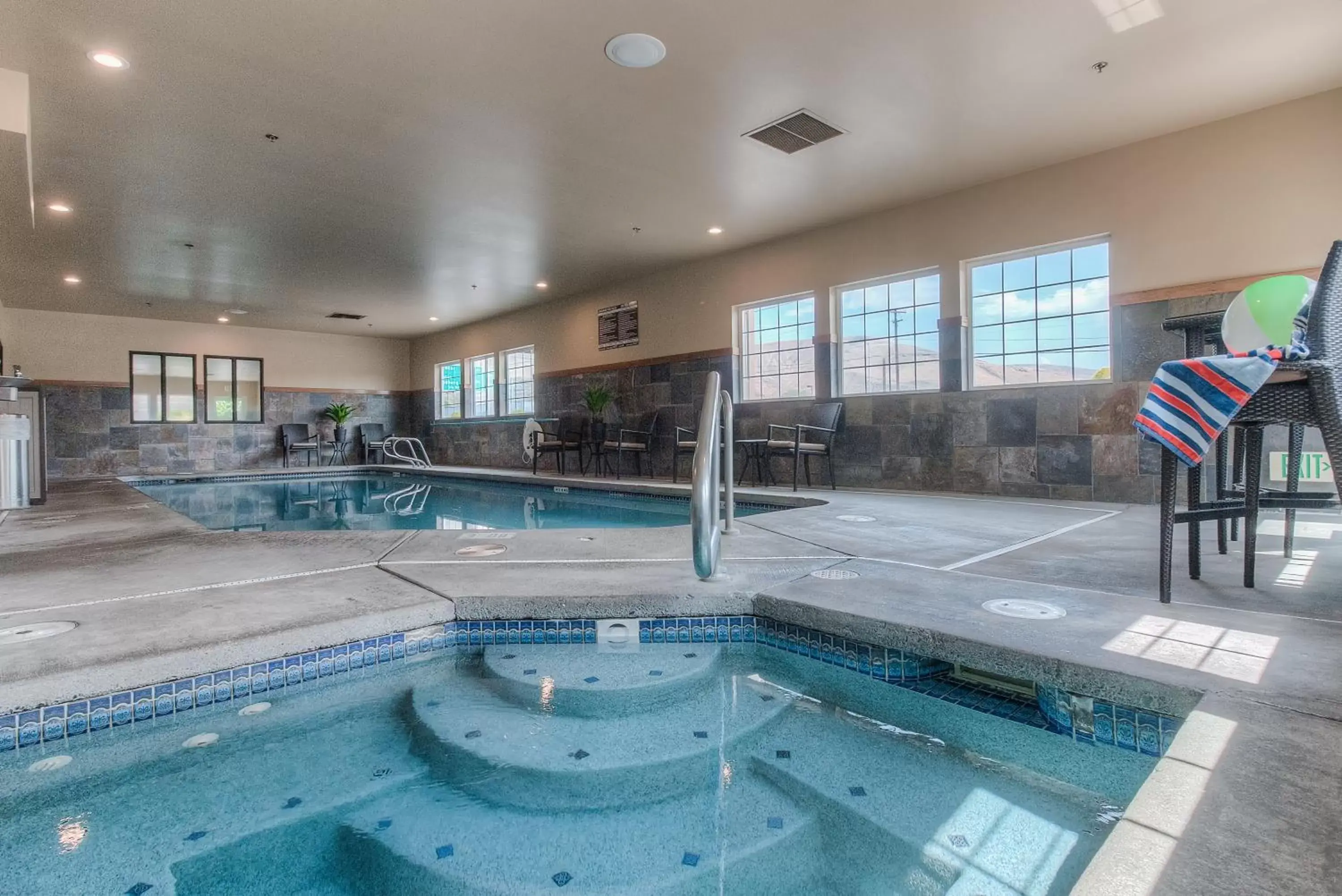 Swimming Pool in Best Western Plus Yakima Hotel