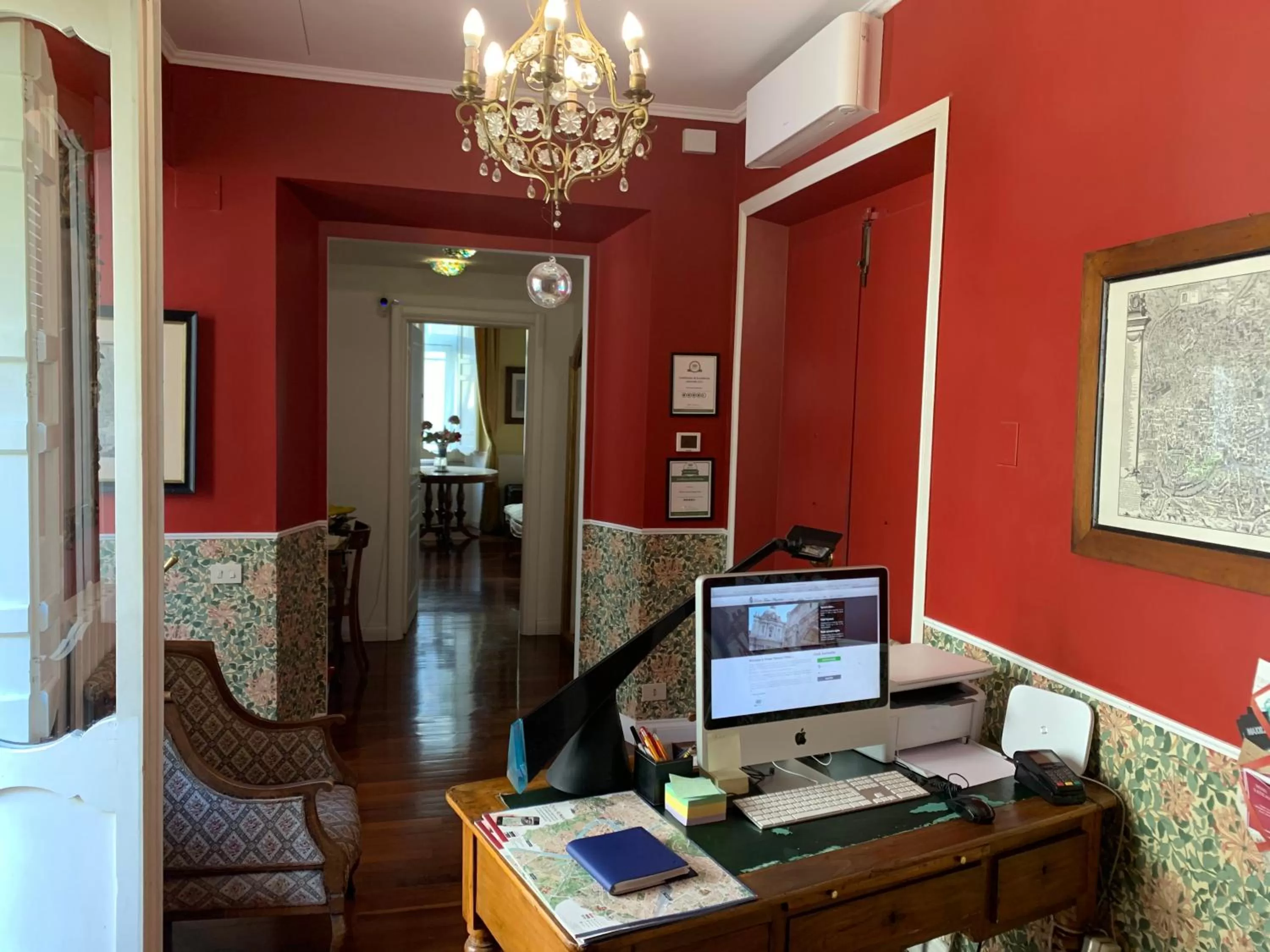 Lobby or reception in Relais Teatro Argentina