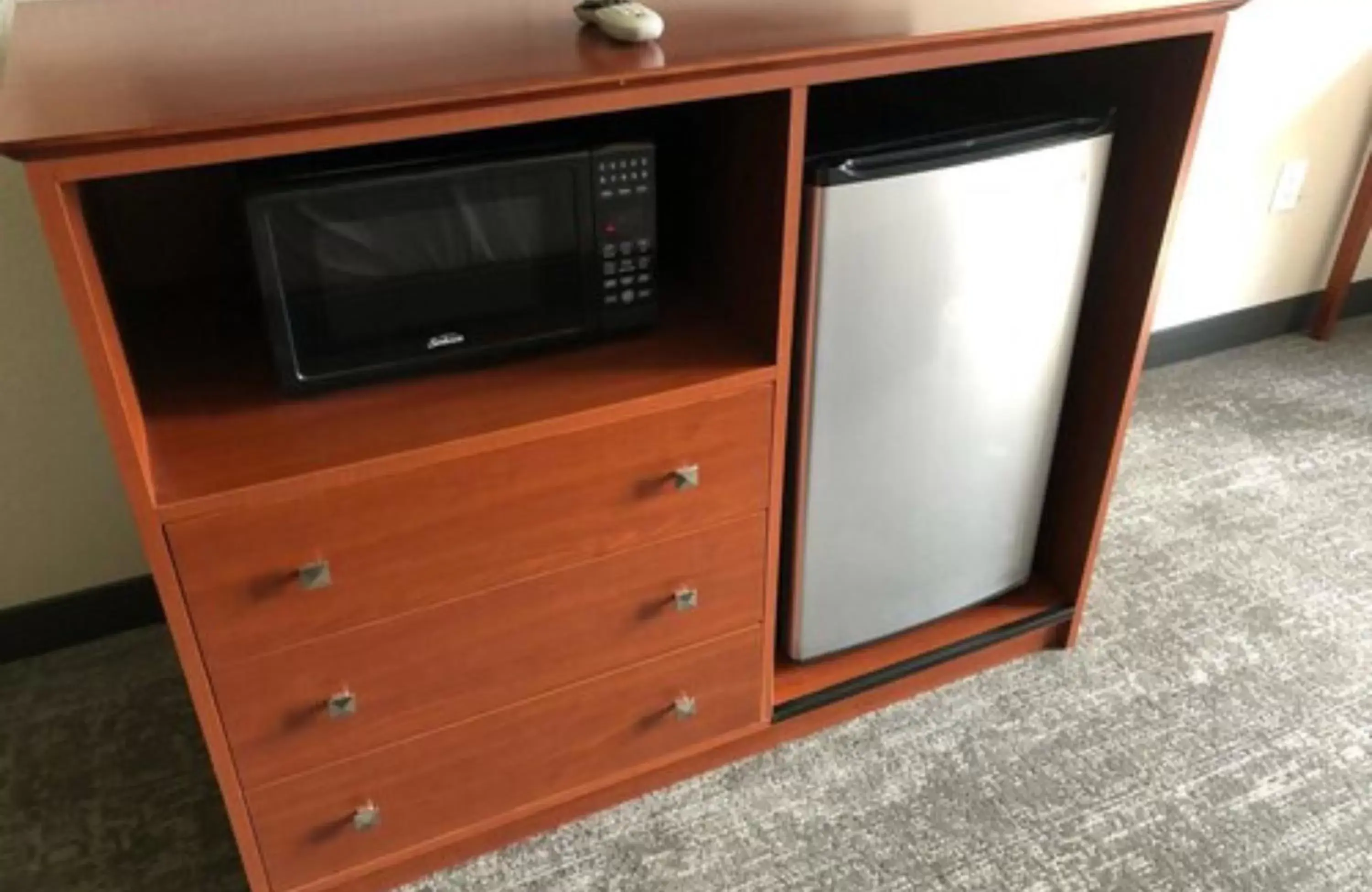 Bedroom, TV/Entertainment Center in Best Western Lexington Inn