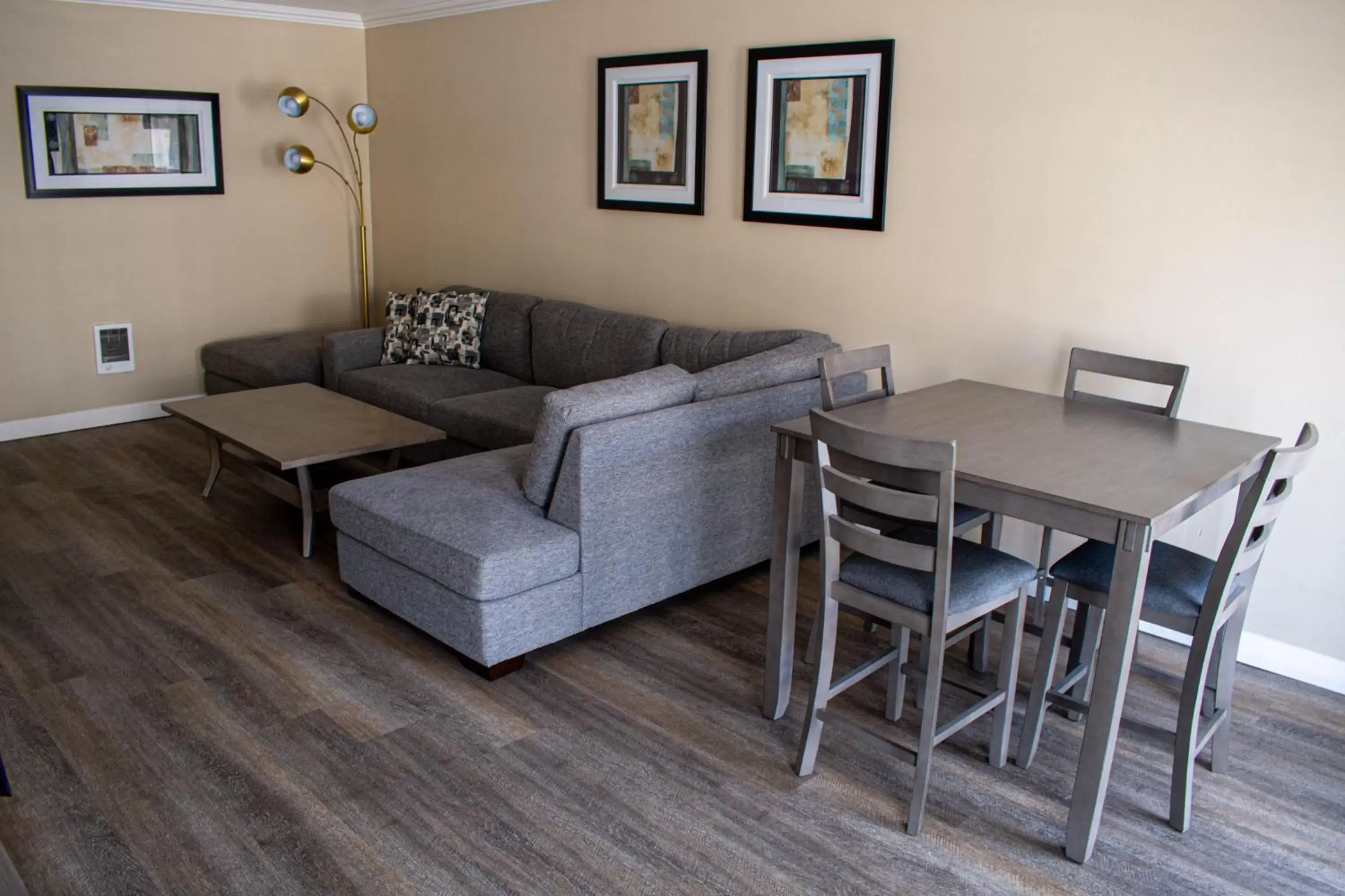 Living room, Seating Area in Travelodge by Wyndham Monterey Bay